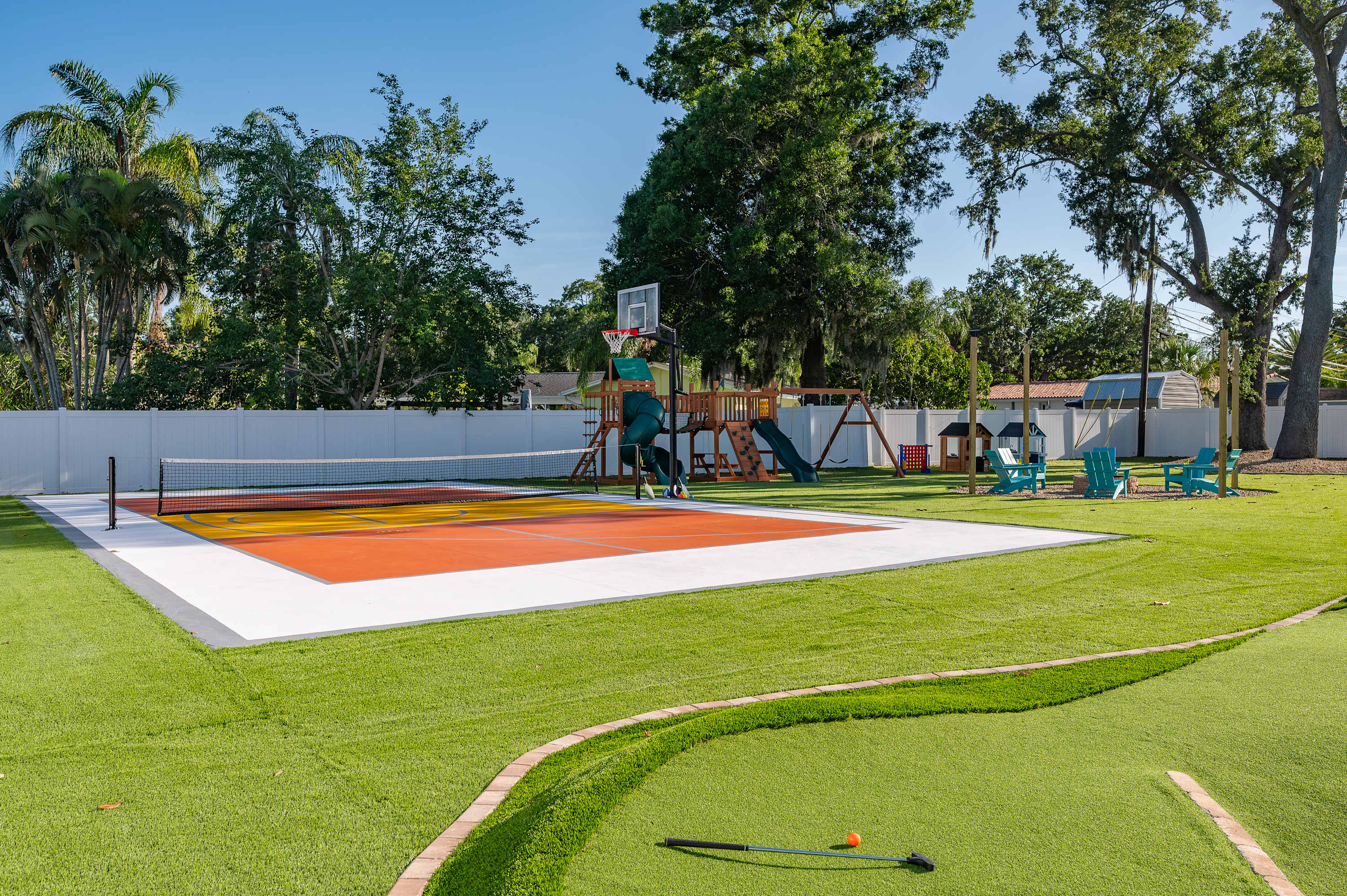 Tropical getaway w Pool, Pickleball & Game Room