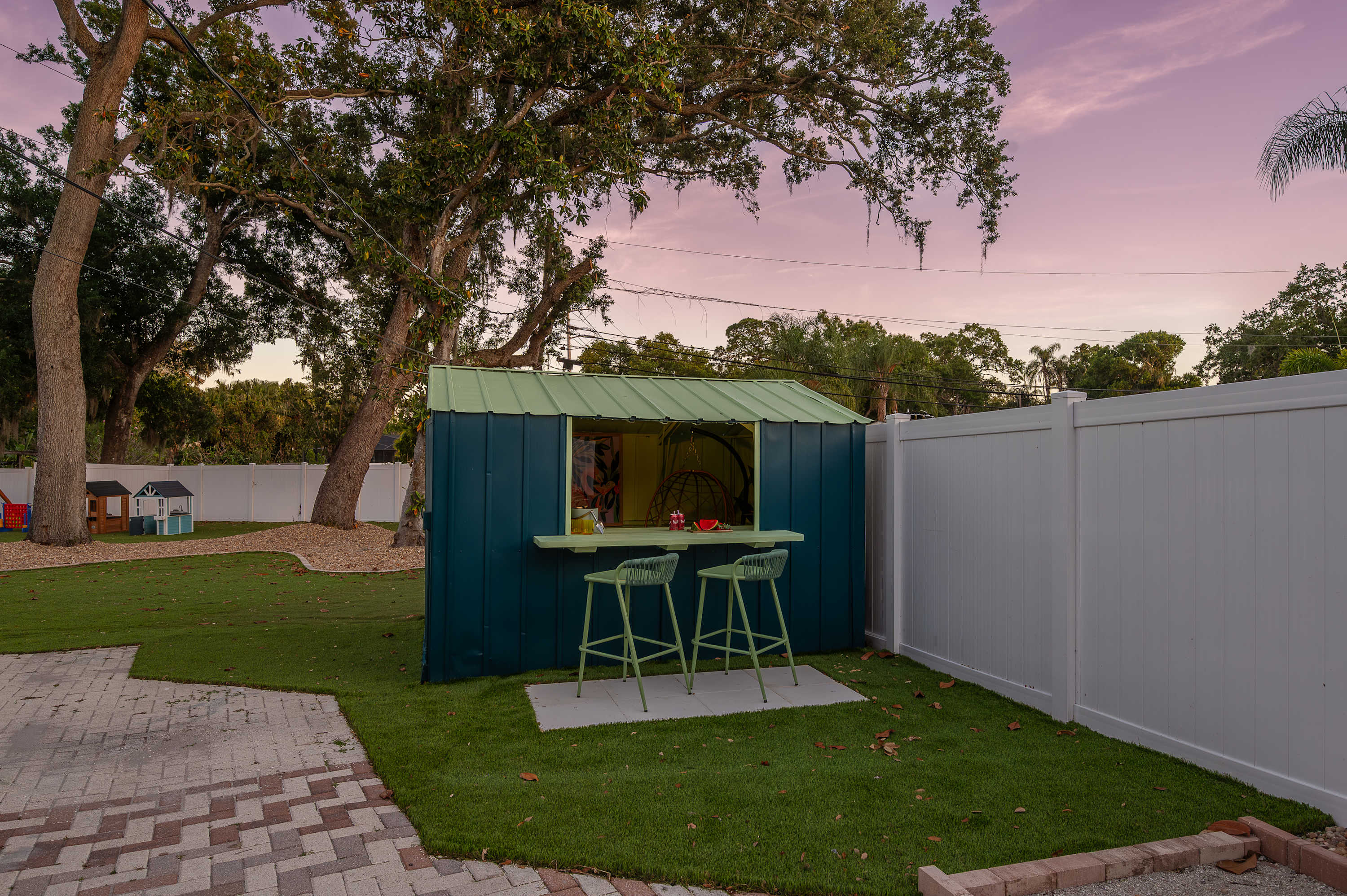 Tropical getaway w Pool, Pickleball & Game Room