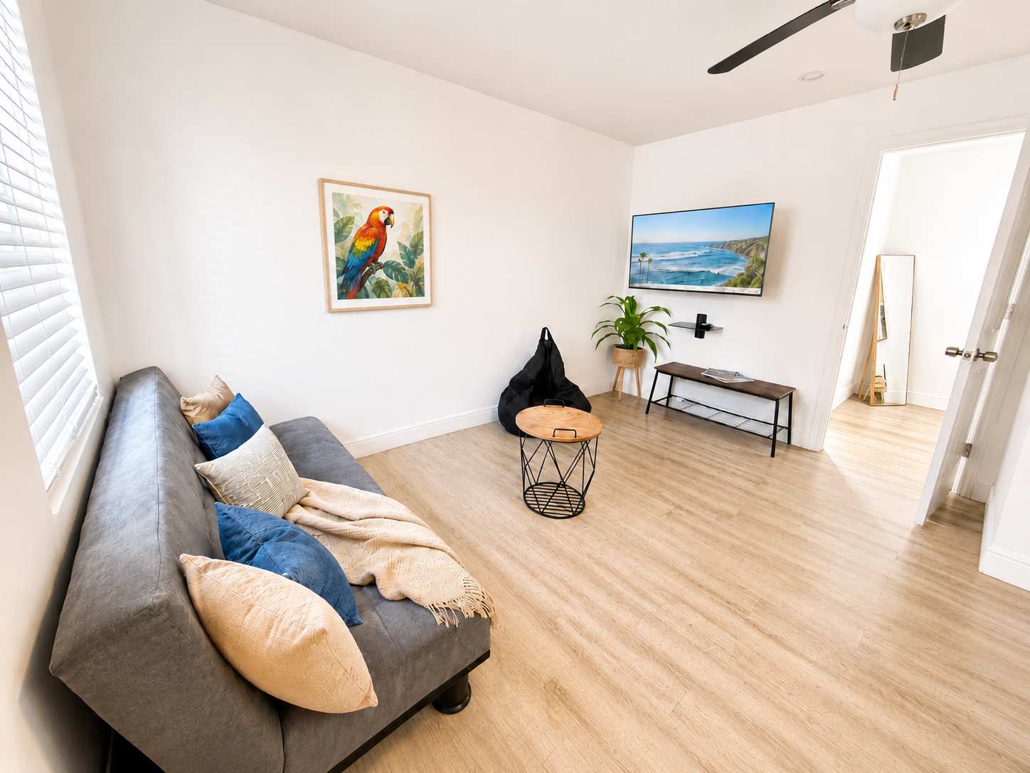 Hollywood Beach Escape | King Bed + Full Kitchen