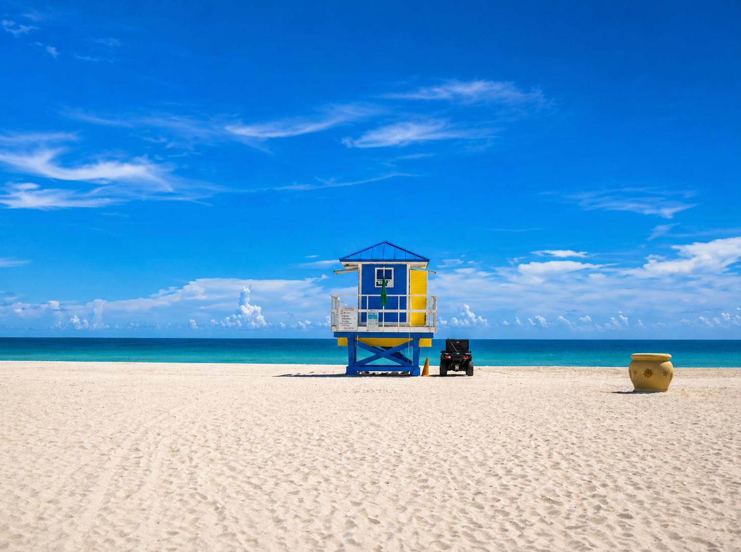 Hollywood Beach Escape | King Bed + Full Kitchen