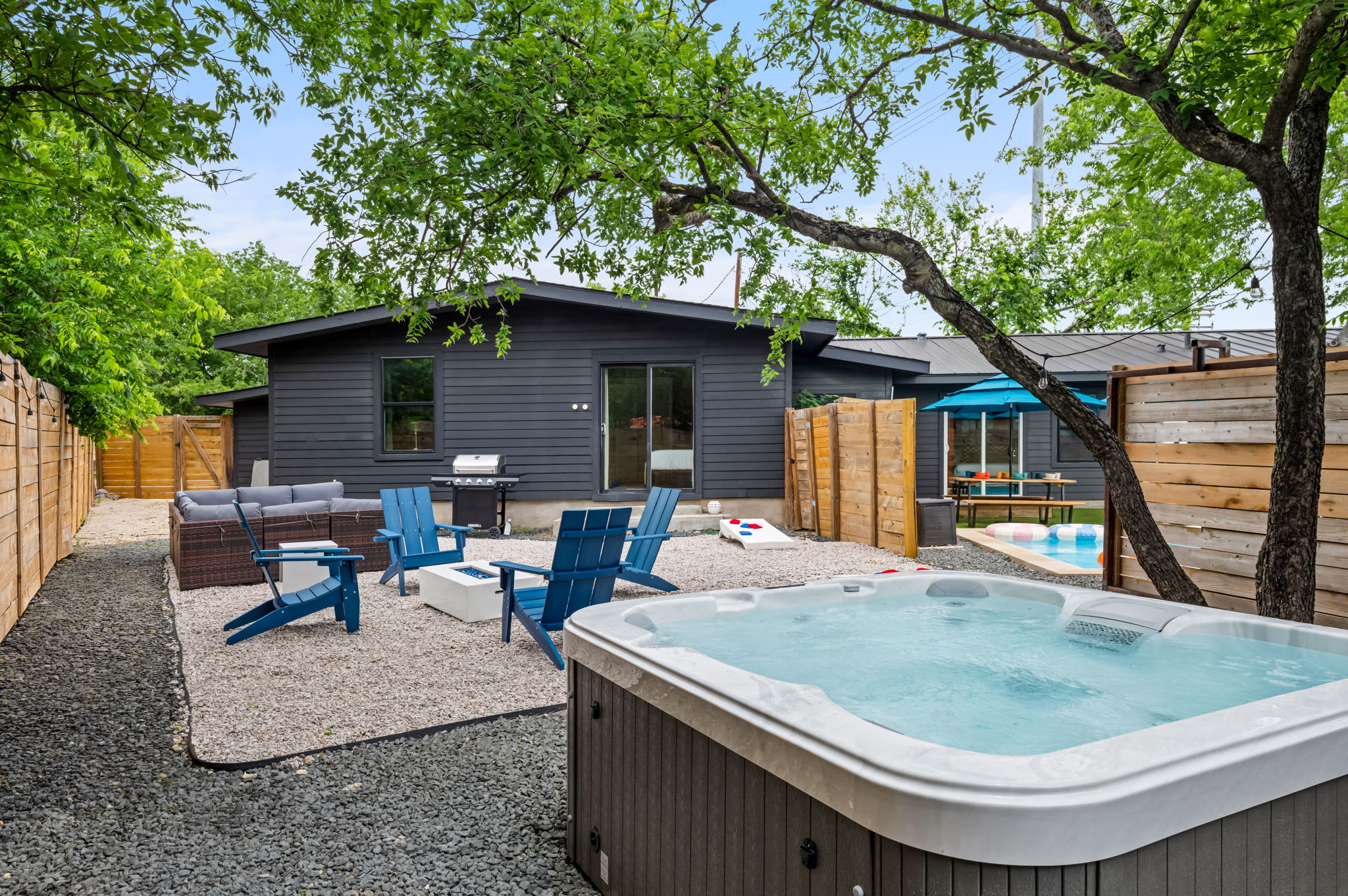 Wonderland Unit A - Sleeps 12, Hot Tub & Bbq - Austin, TX