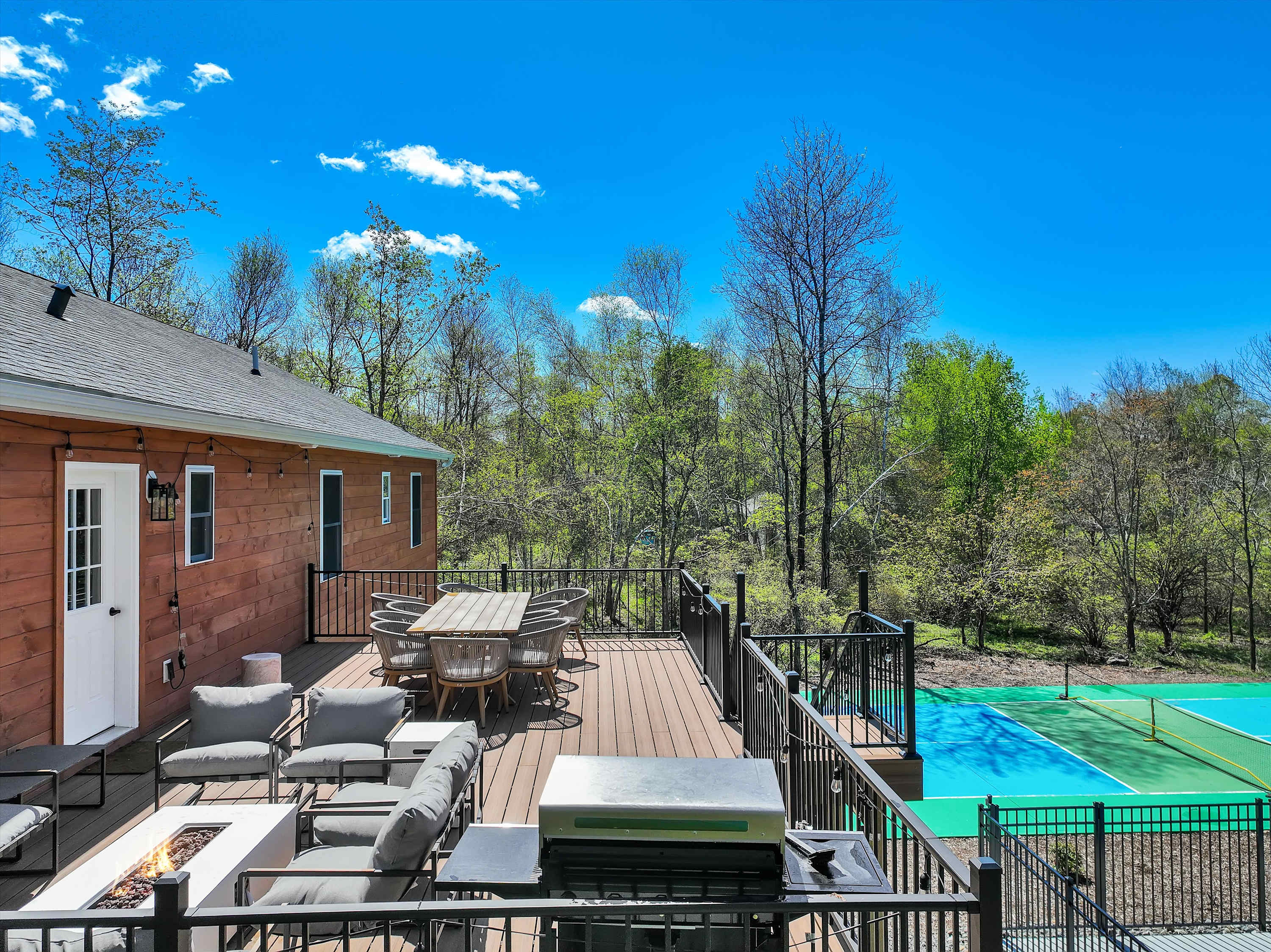ELK COVE - Modern Pocono Cabin - Pool + Pickleball