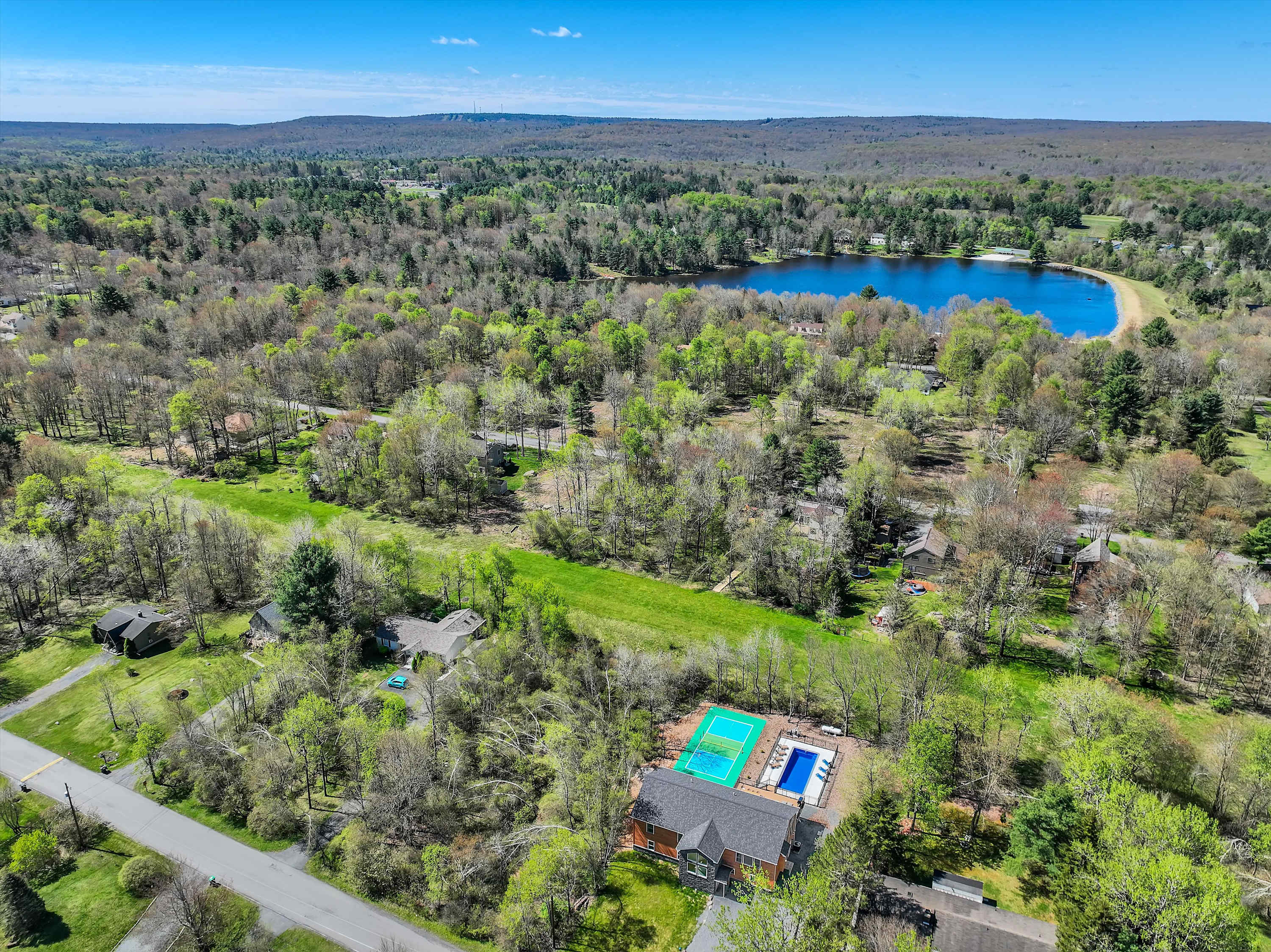 ELK COVE - Modern Pocono Cabin - Pool + Pickleball
