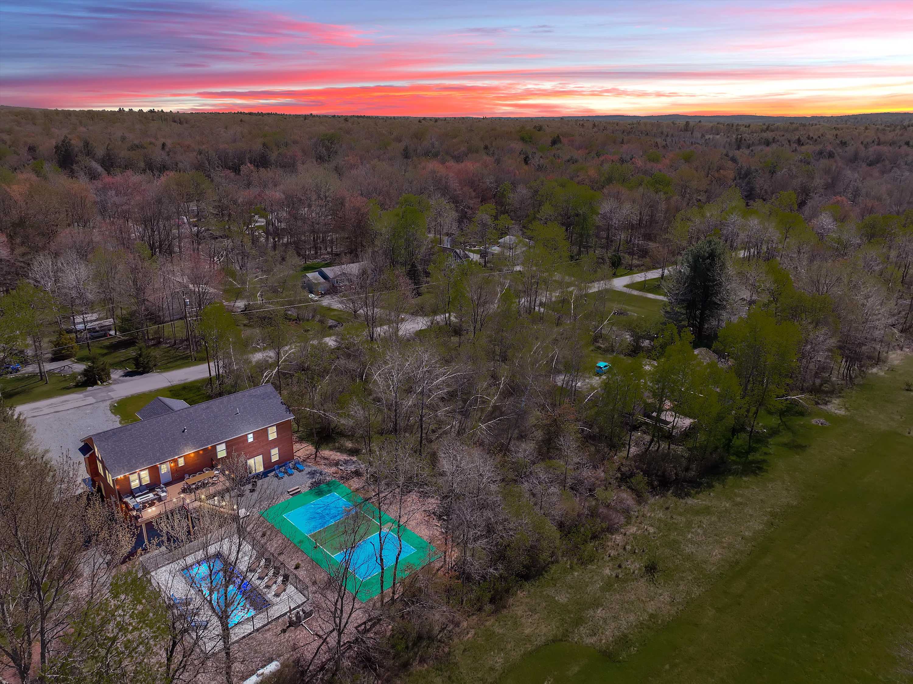 ELK COVE - Modern Pocono Cabin - Pool + Pickleball