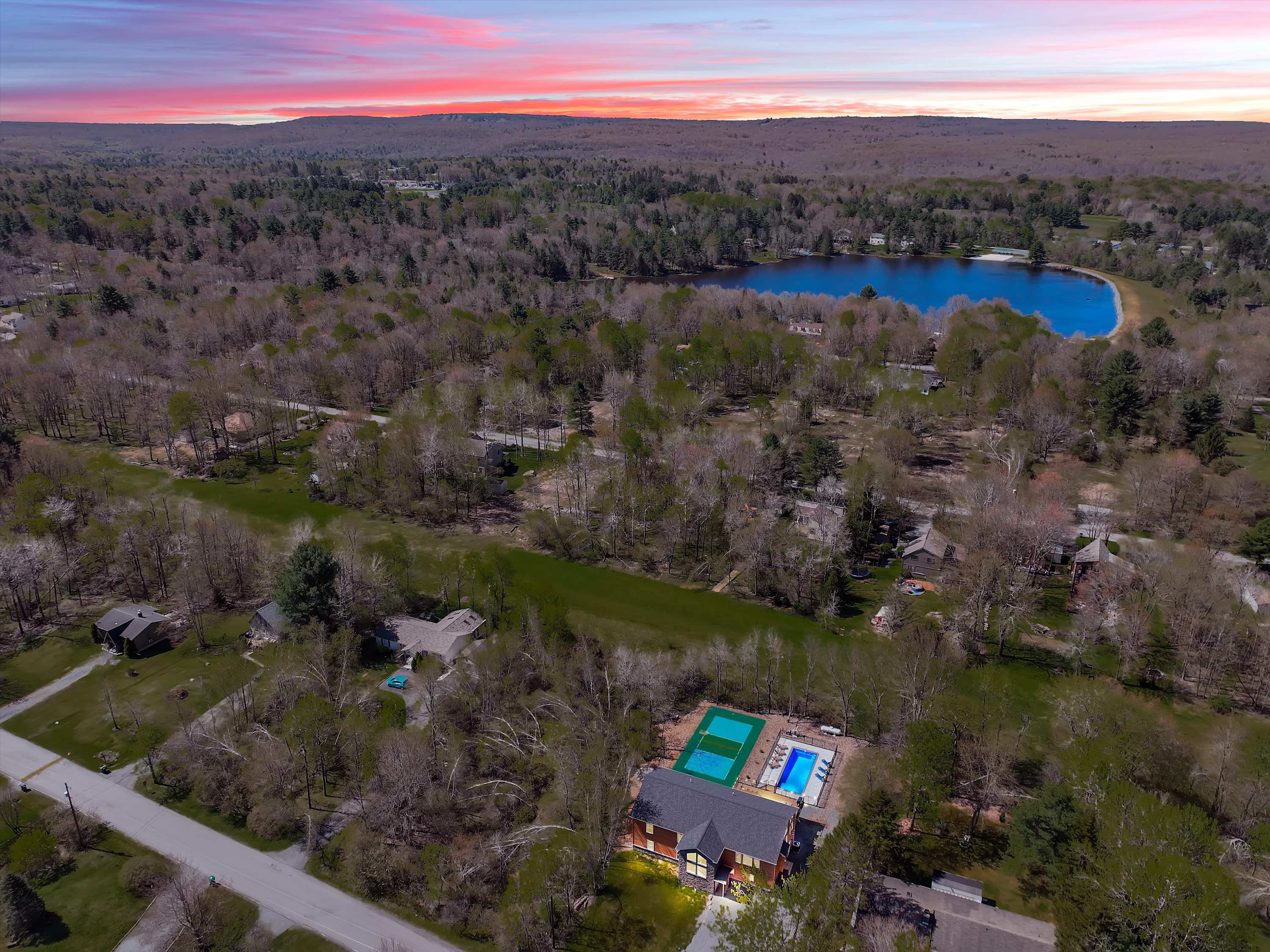ELK COVE - Modern Pocono Cabin - Pool + Pickleball