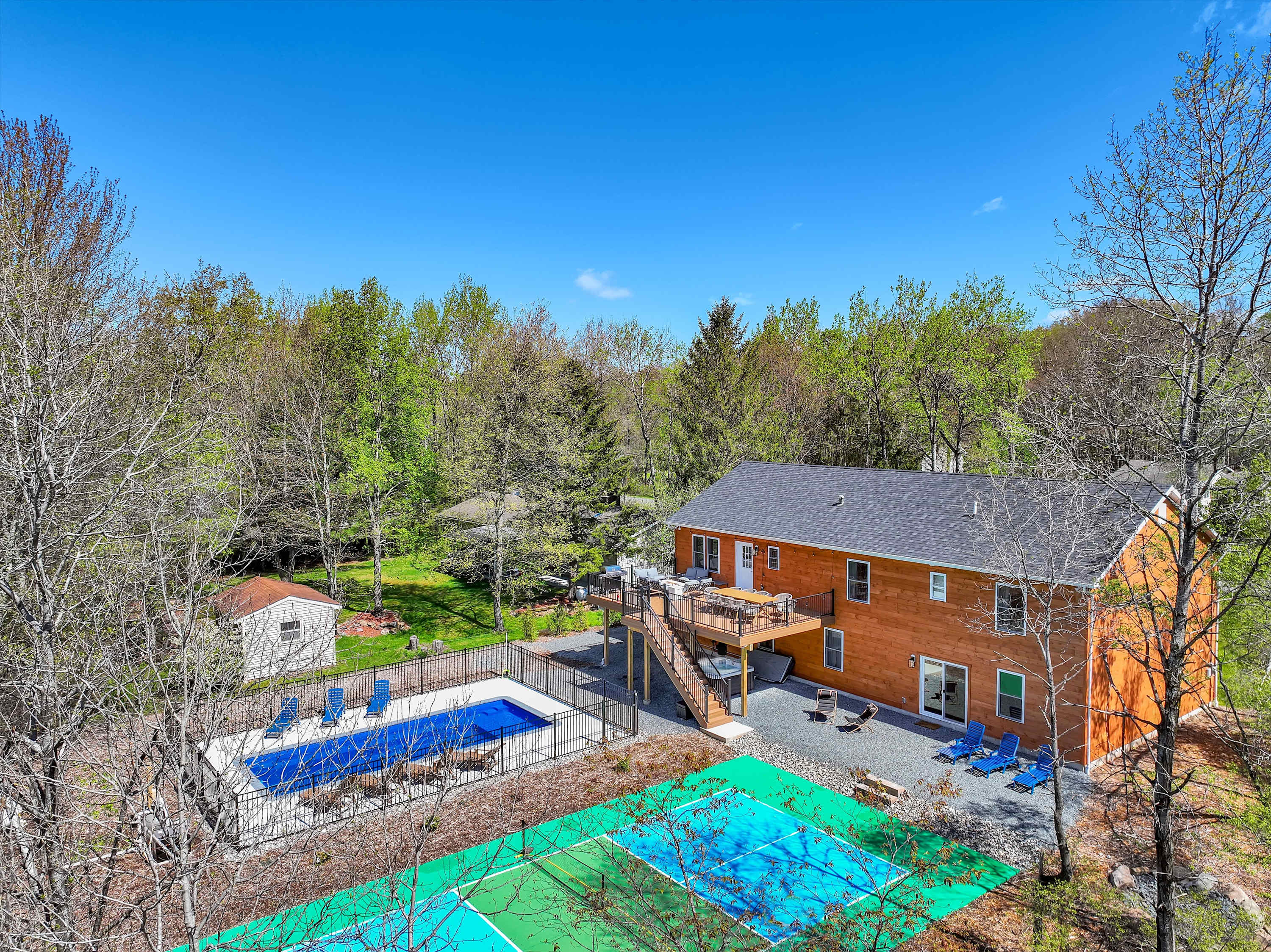 ELK COVE - Modern Pocono Cabin - Pool + Pickleball