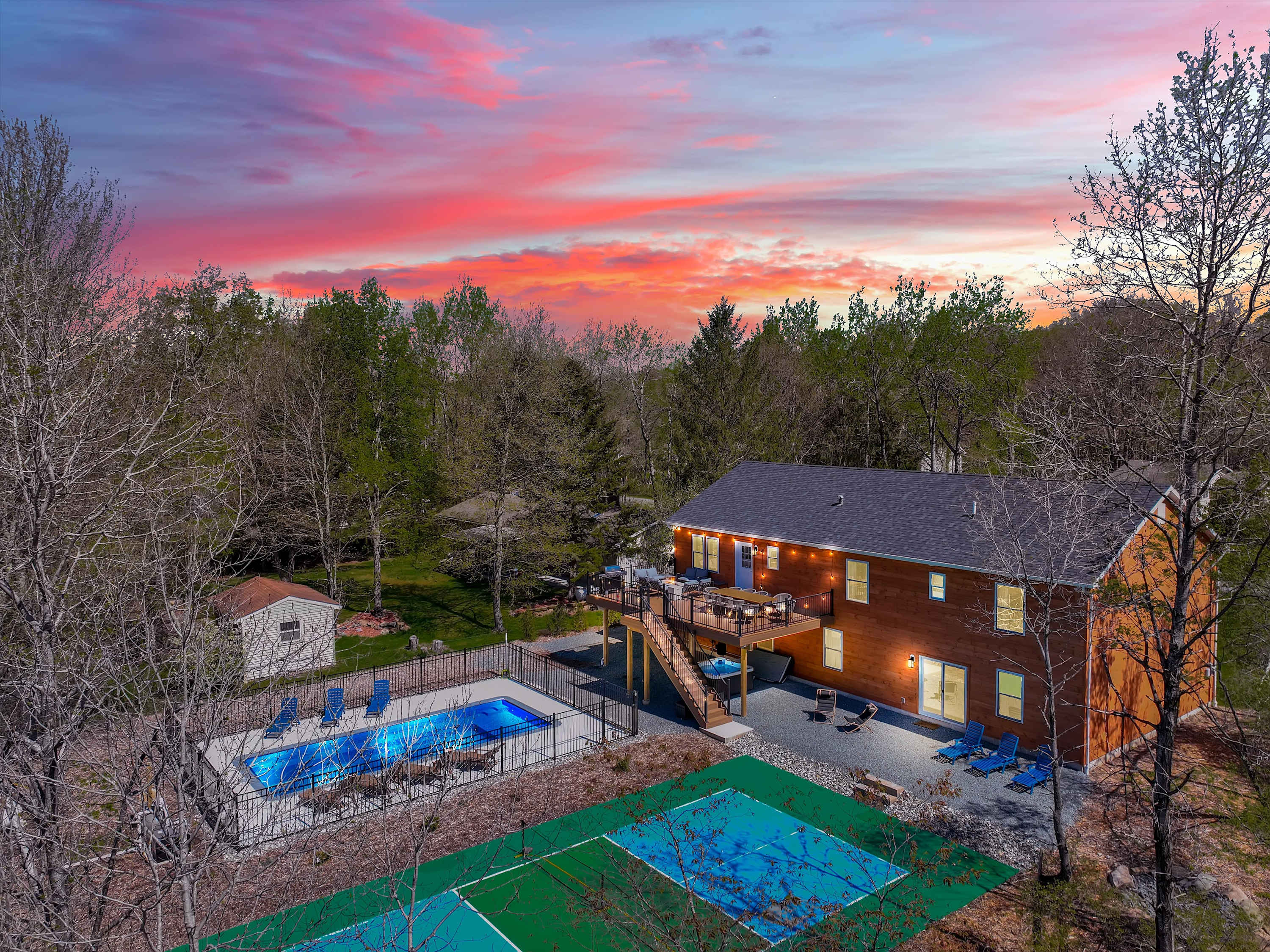 ELK COVE - Modern Pocono Cabin - Pool + Pickleball
