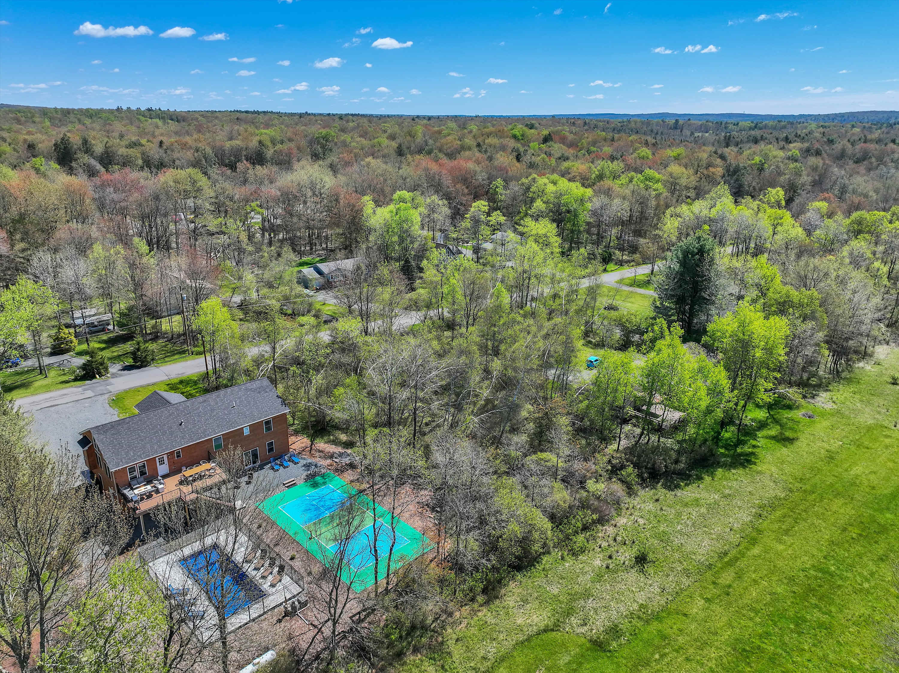 ELK COVE - Modern Pocono Cabin - Pool + Pickleball