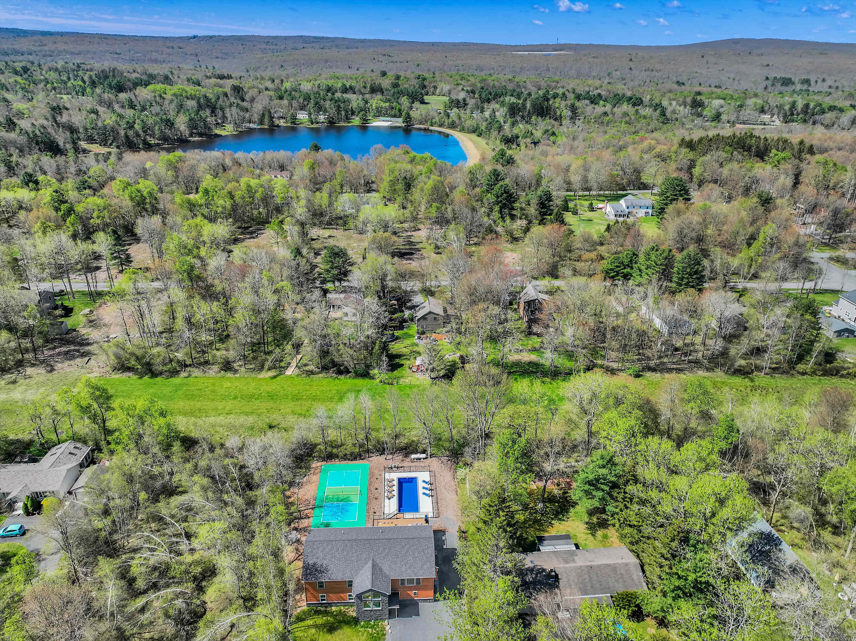 ELK COVE - Modern Pocono Cabin - Pool + Pickleball