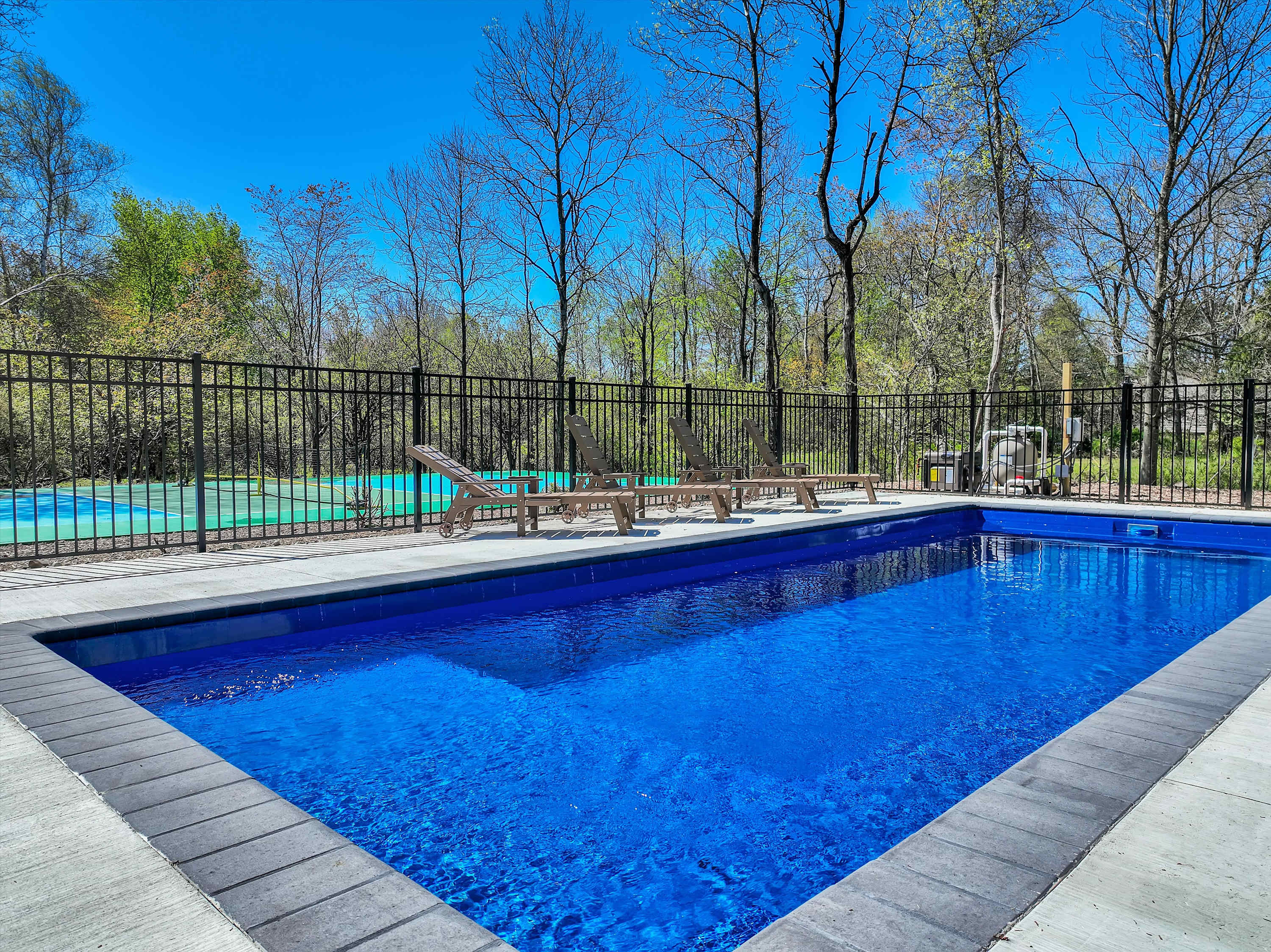 ELK COVE - Modern Pocono Cabin - Pool + Pickleball