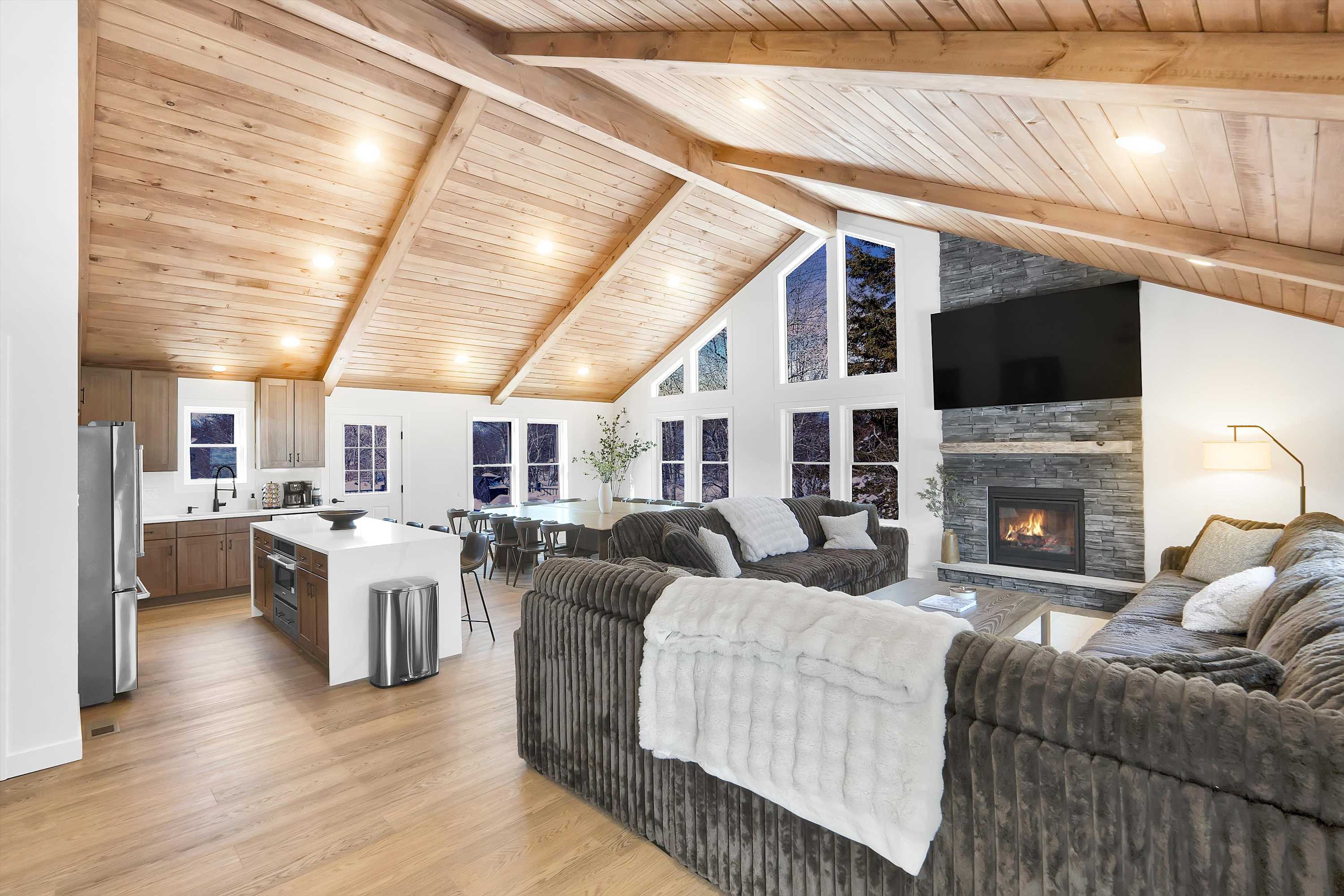ELK COVE - Modern Pocono Cabin - Pool + Pickleball