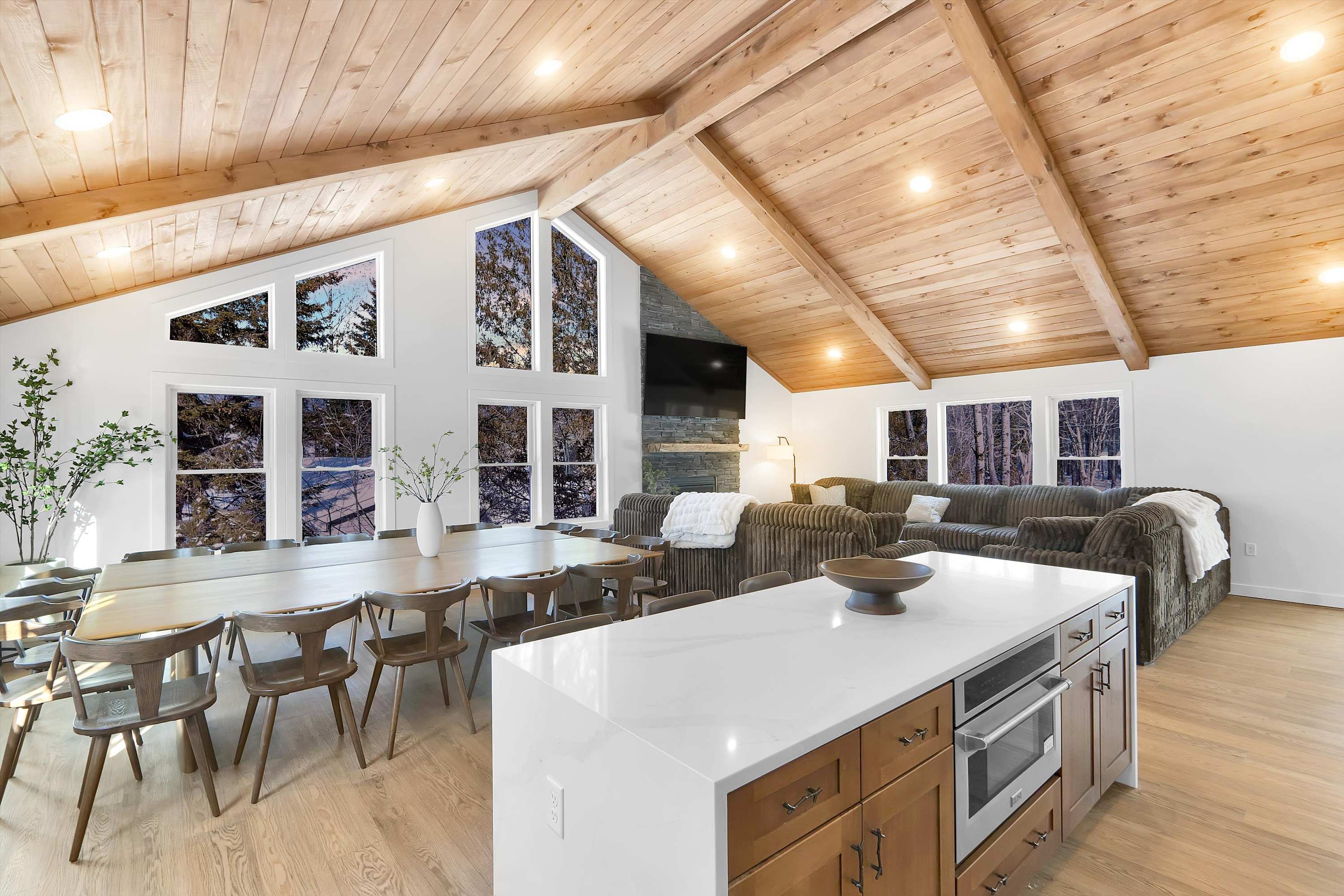 ELK COVE - Modern Pocono Cabin - Pool + Pickleball