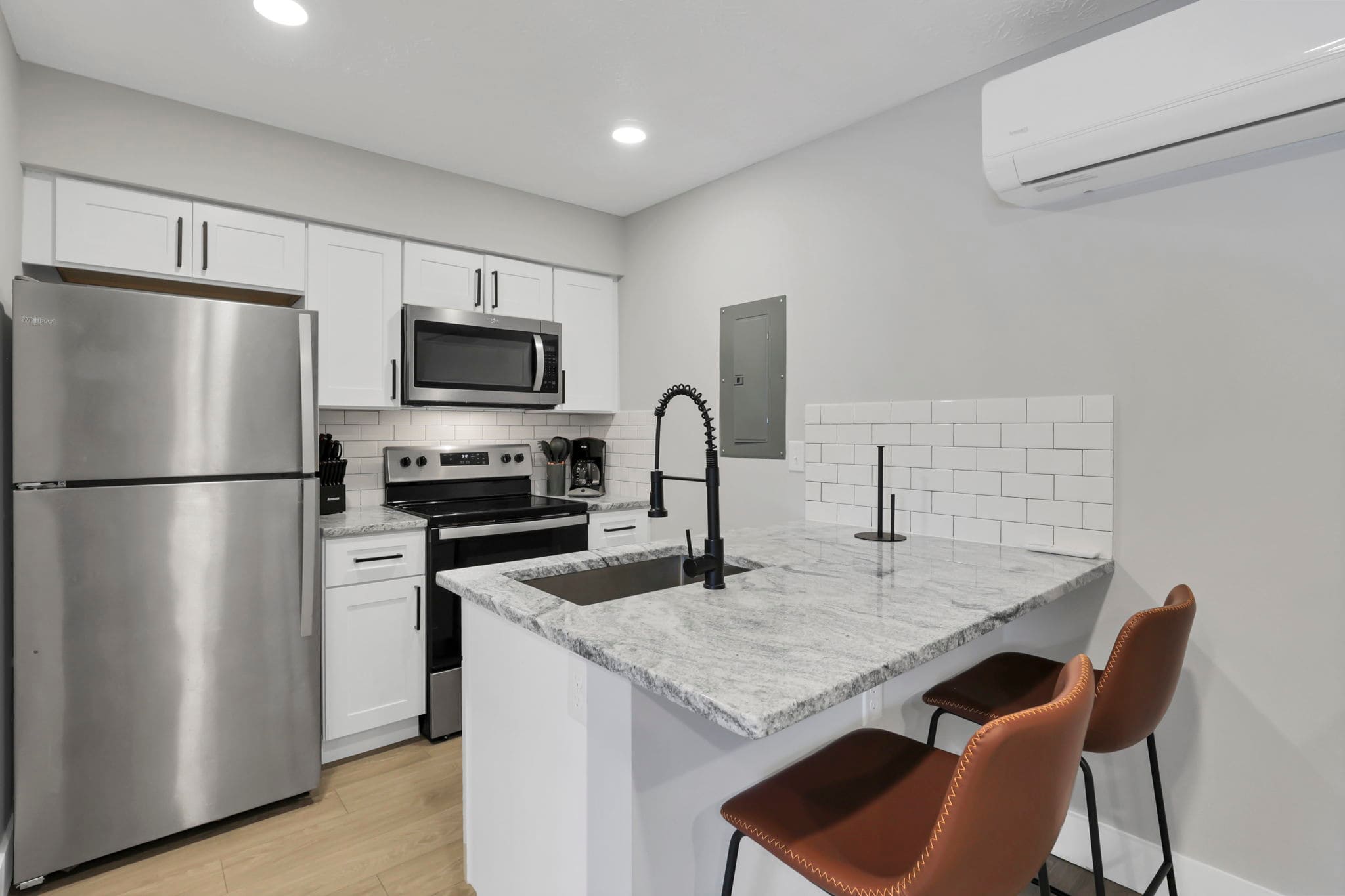 Cozy German Village Retreat | Parking| Laundry