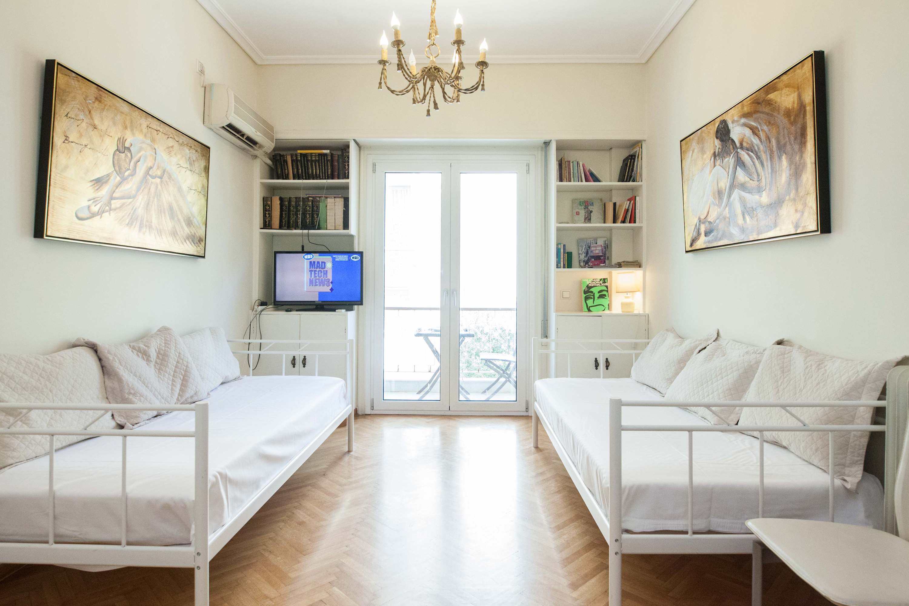 Lovely 1 Bd Apt with Balcony 10 min from Acropolis — holiday rental in Athens