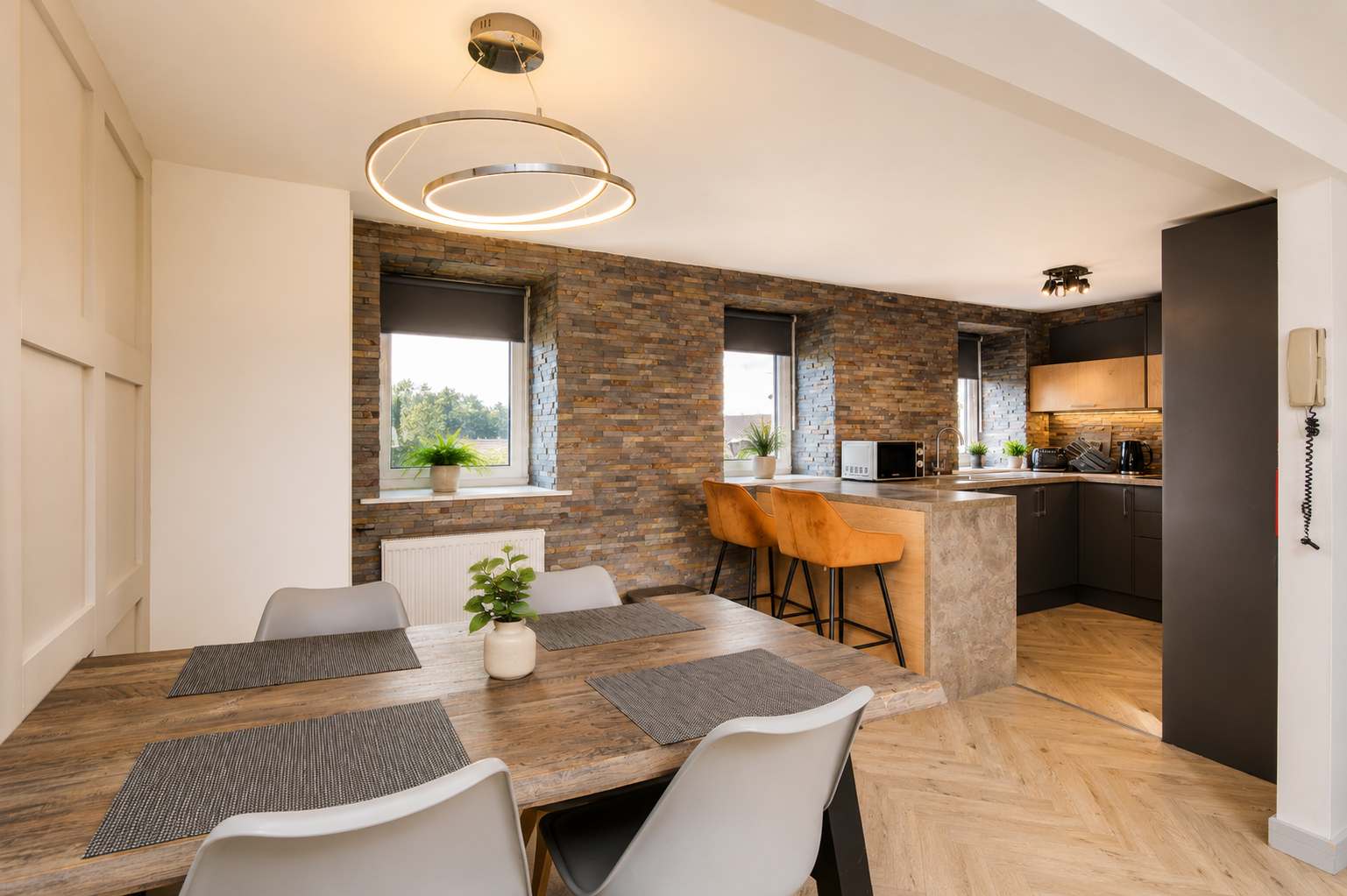 Nr Gala Water walks & countryside trails -WiFi-5BR in Union Street TD1 1PG - Property image 5 - VivreStays