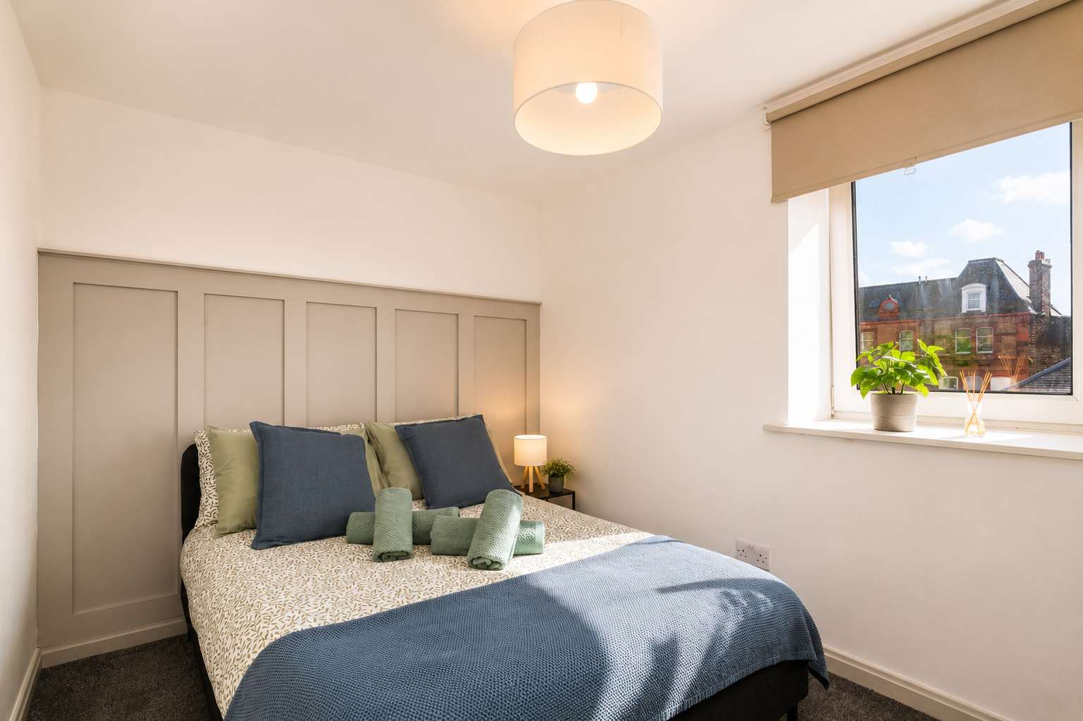 Nr Gala Water walks & countryside trails -WiFi-5BR in Union Street TD1 1PG - Property image 9 - VivreStays