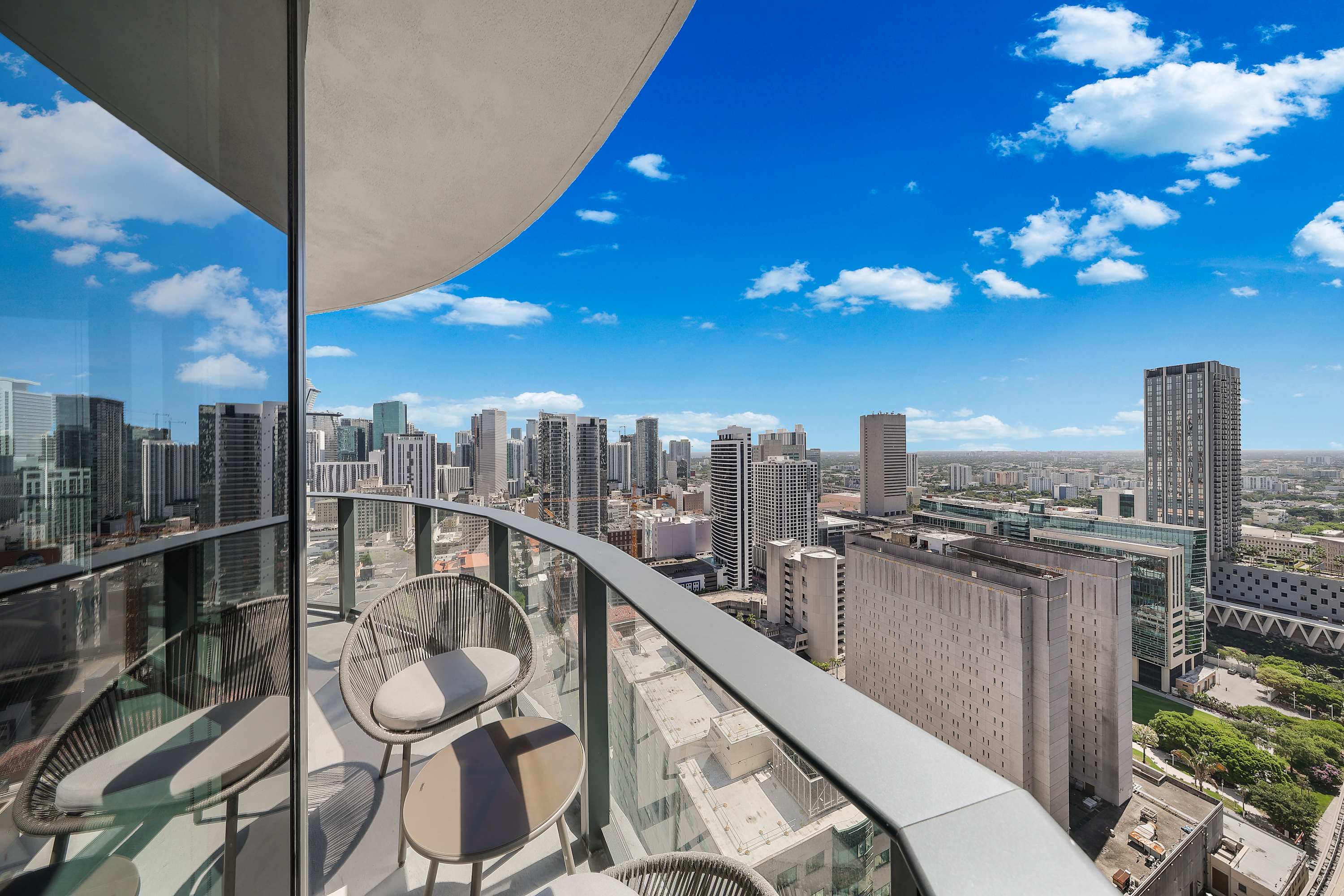 Modern 1BR Condo | Pool & Gym | 10 Min to FIFA Fan Fest