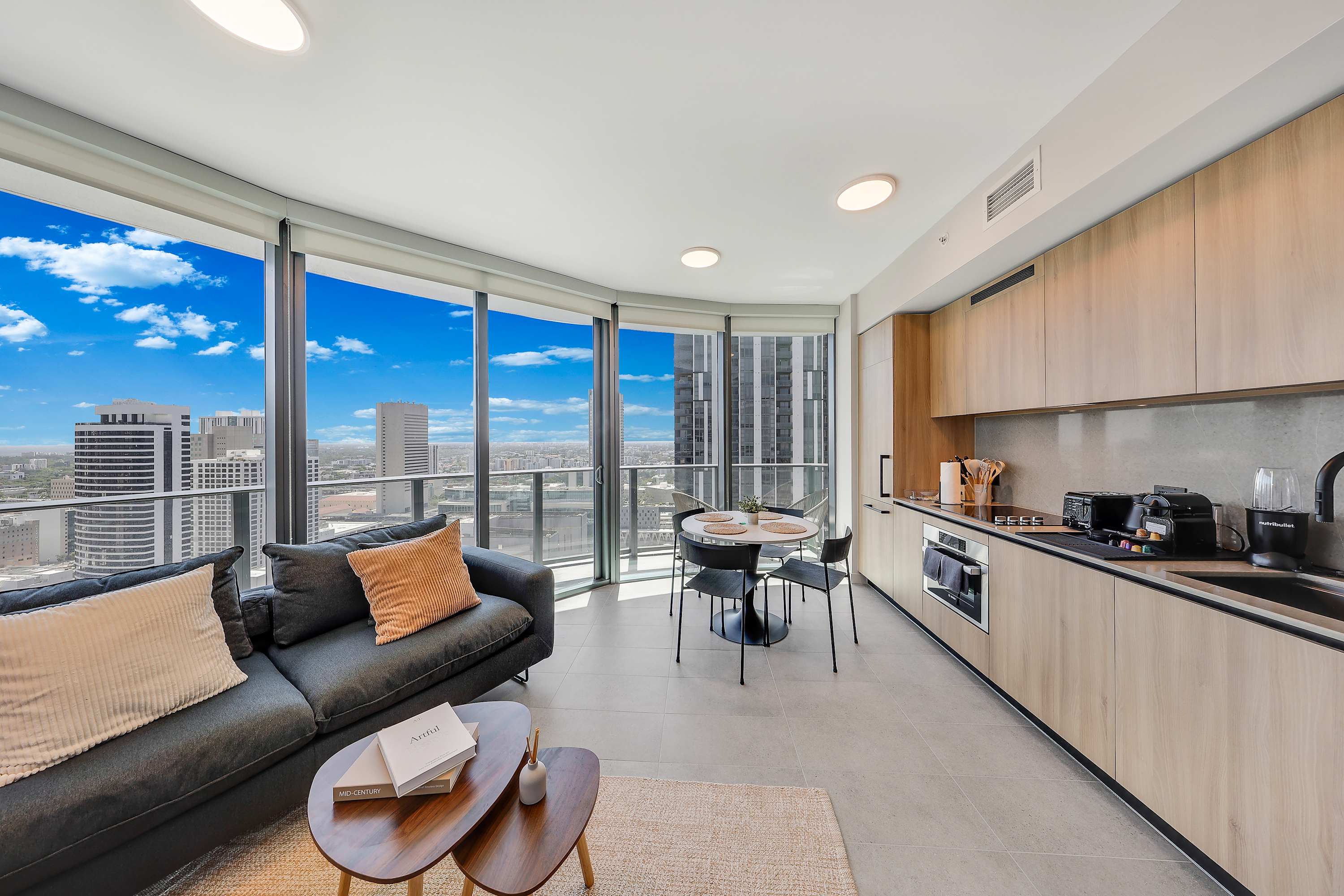 Prime Downtown Condo - Beautiful City Views