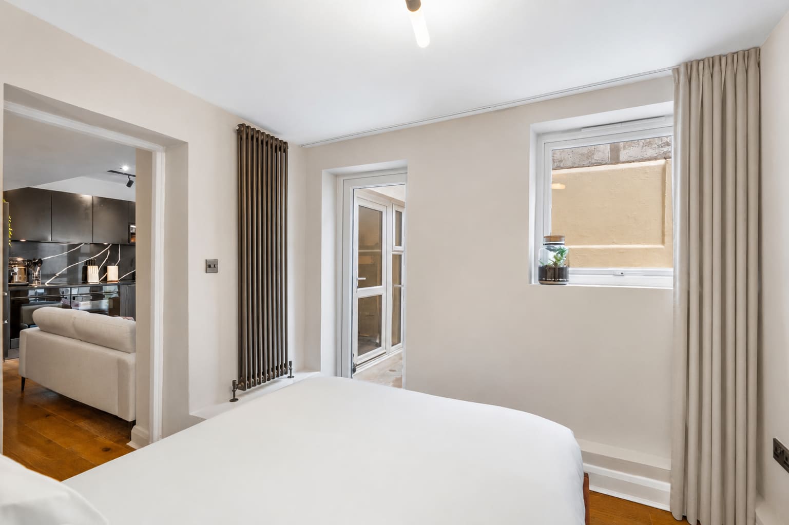 Designer Luxury Apartment Patio Brighton Seafront in Lansdowne Place BN3 1FH - Property image 11 - VivreStays