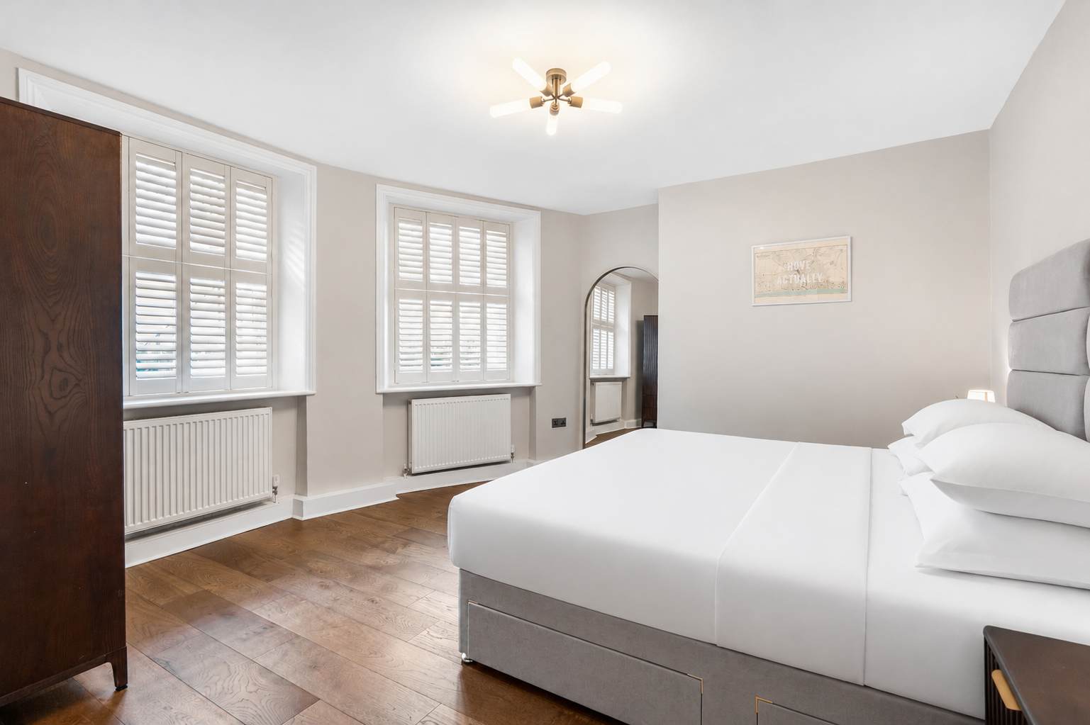 Designer Luxury Apartment Patio Brighton Seafront in Lansdowne Place BN3 1FH - Property image 3 - VivreStays