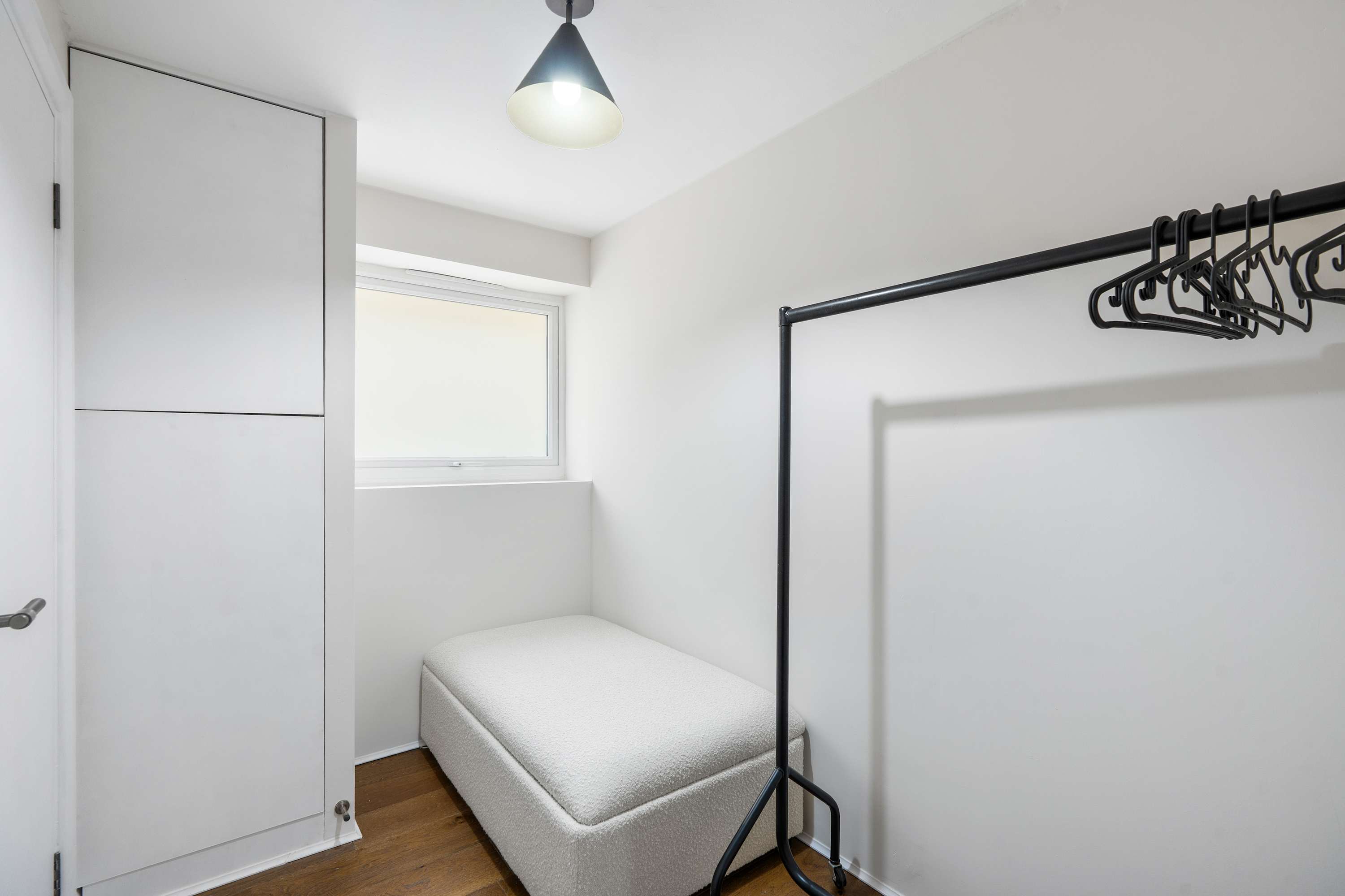 Designer Luxury Apartment Patio Brighton Seafront in Lansdowne Place BN3 1FH - Property image 12 - VivreStays