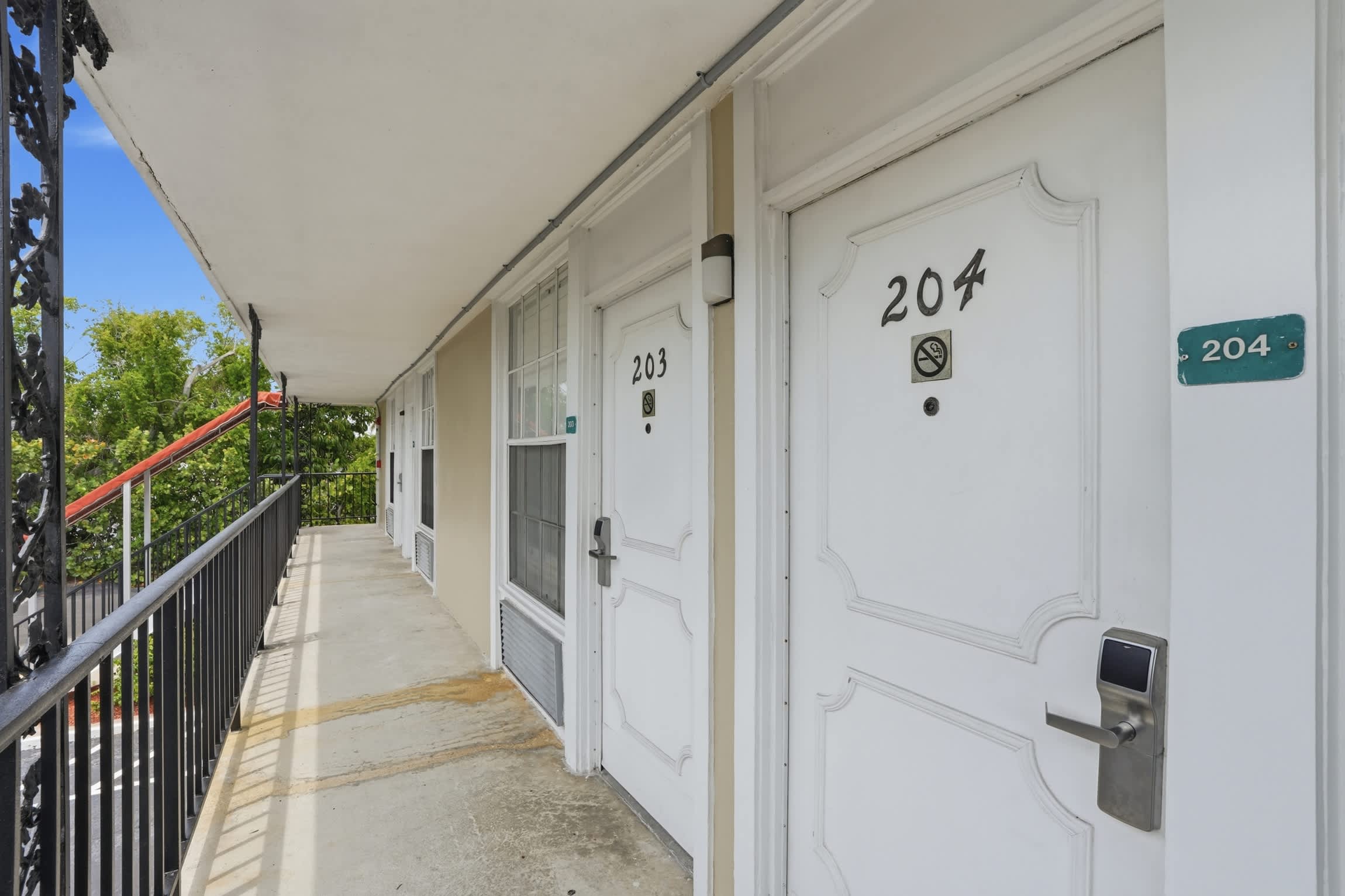 2nd Floor Efficiency Close to Beach and Downtown | Photo 6