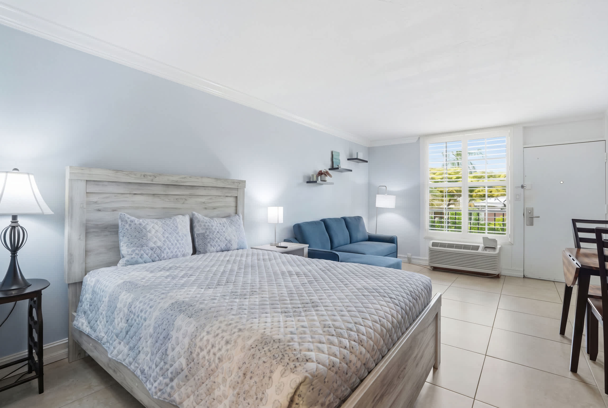 2nd Floor Efficiency Close to Beach and Downtown | Photo 9