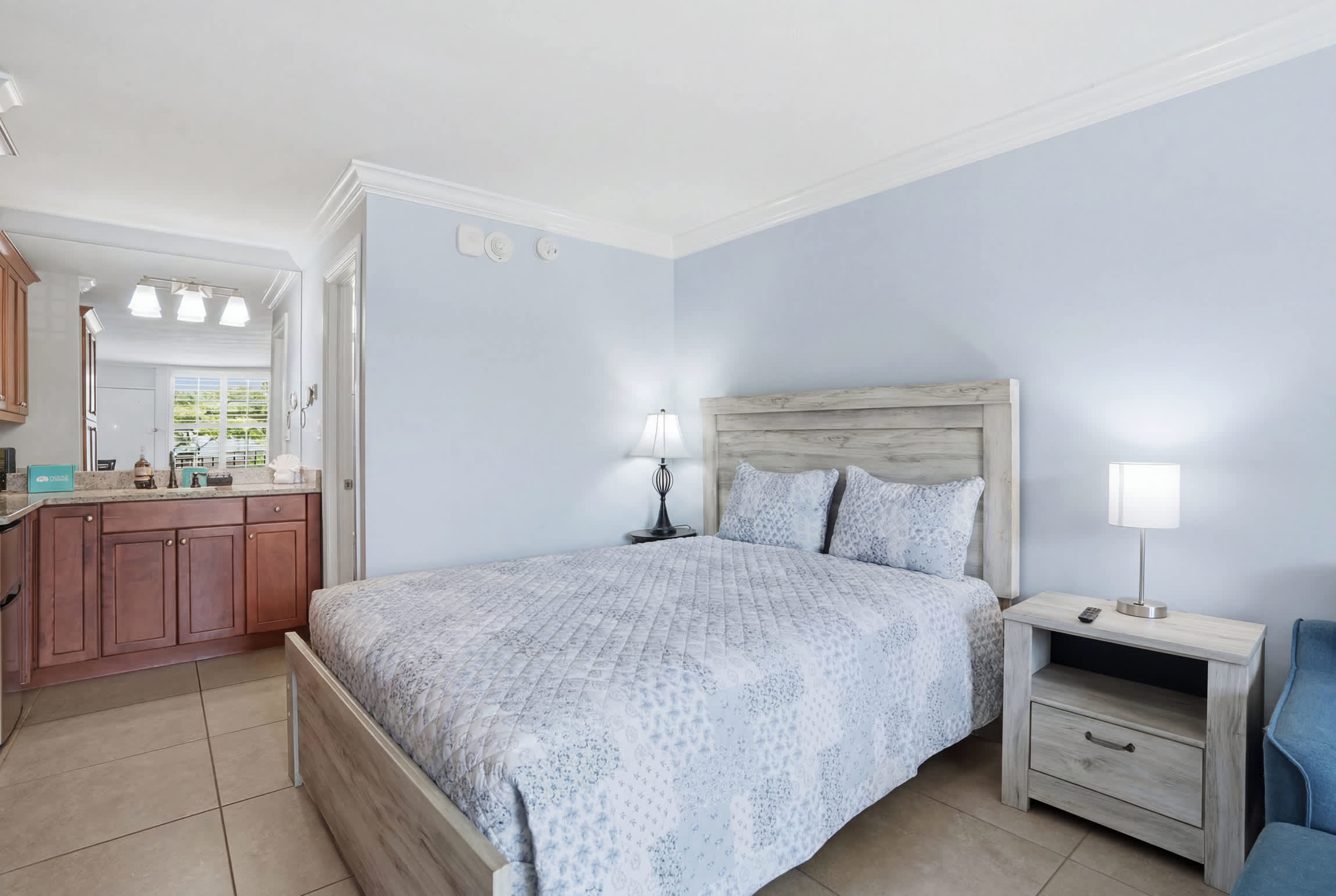2nd Floor Efficiency Close to Beach and Downtown | Photo 10