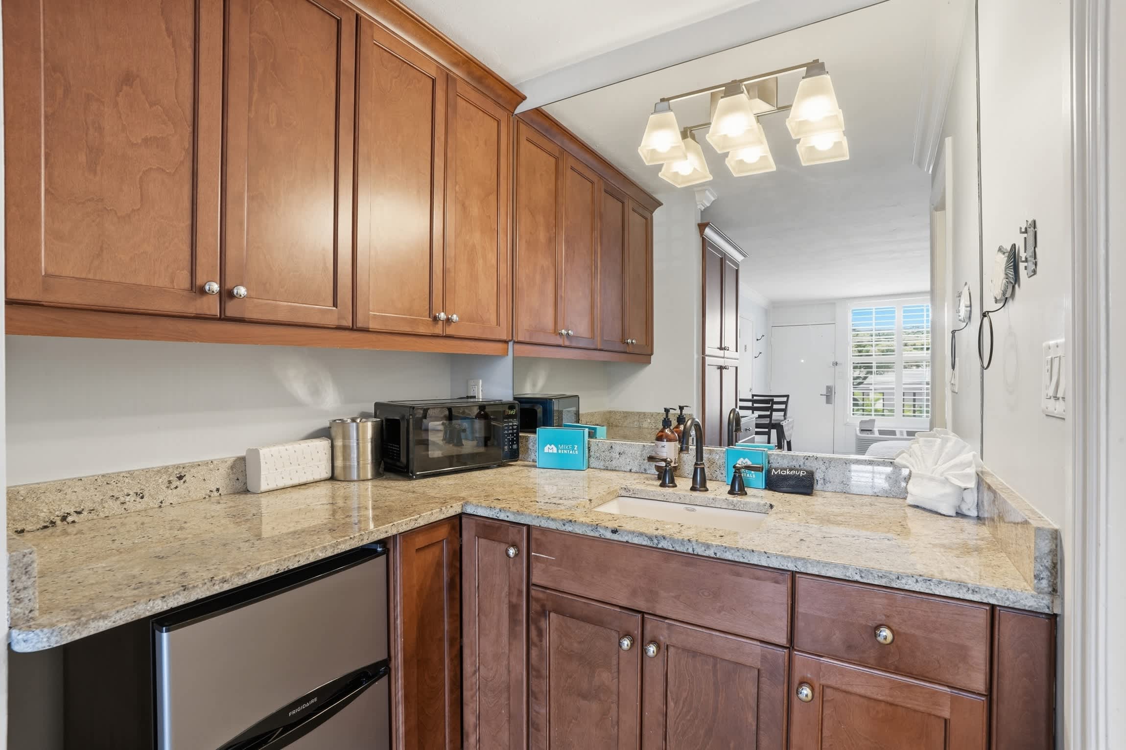 2nd Floor Efficiency Close to Beach and Downtown | Photo 11
