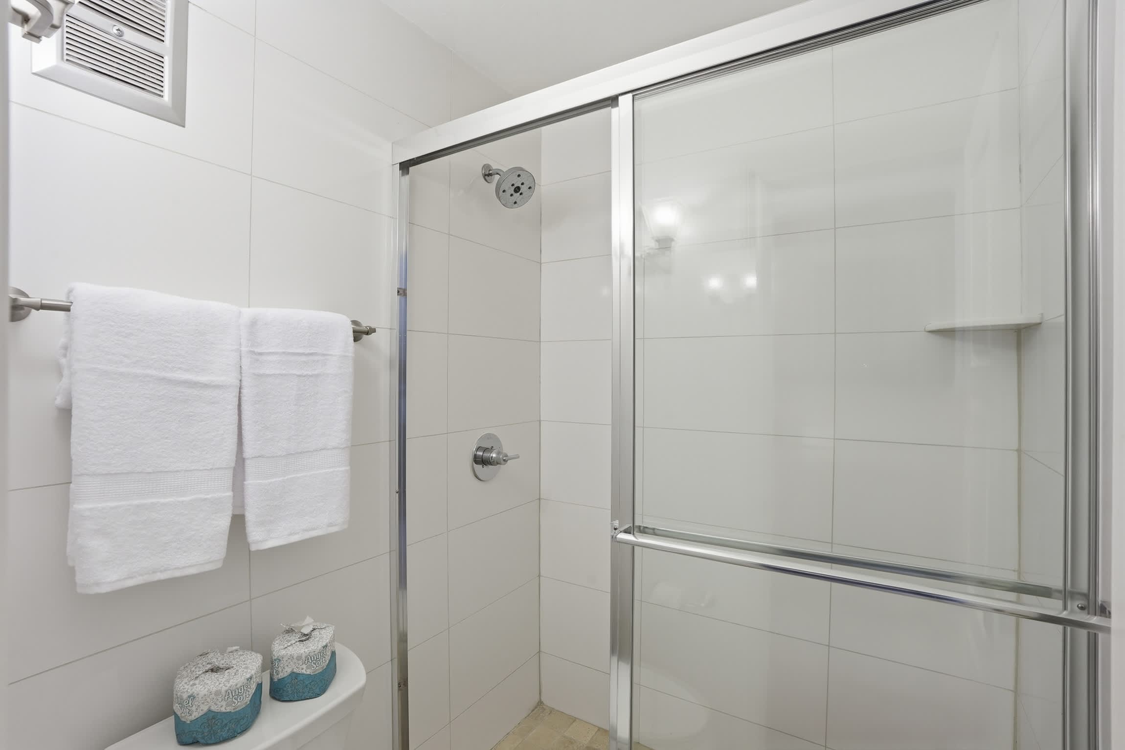 2nd Floor Efficiency Close to Beach and Downtown | Photo 12