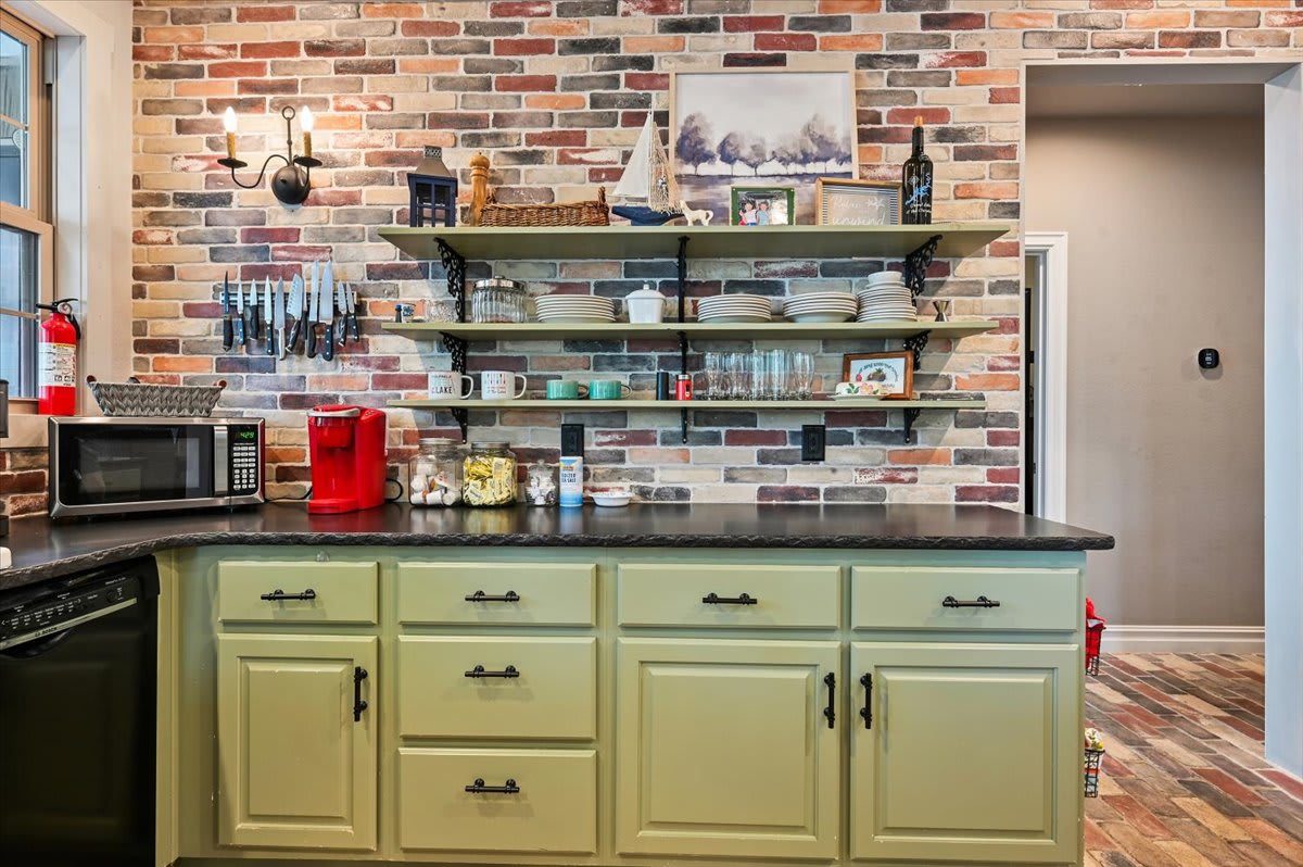 Fully stocked Kitchen!