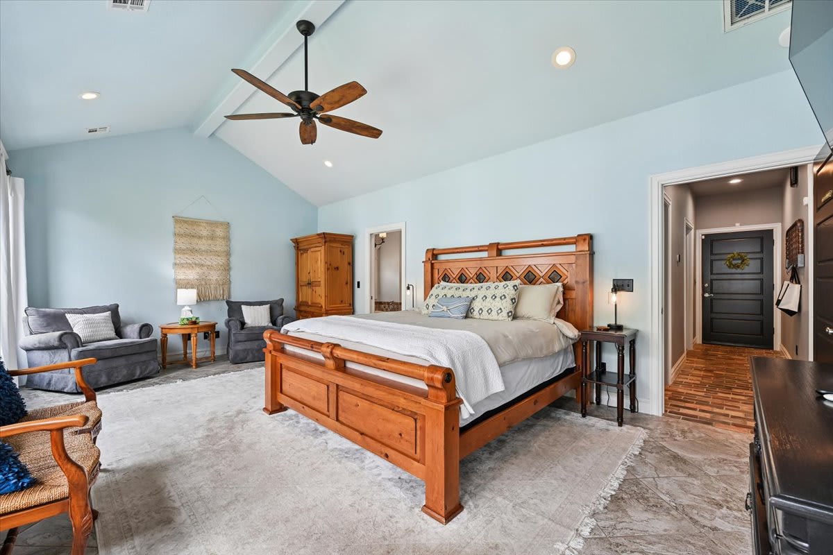 Master Suite with amazing lake views!