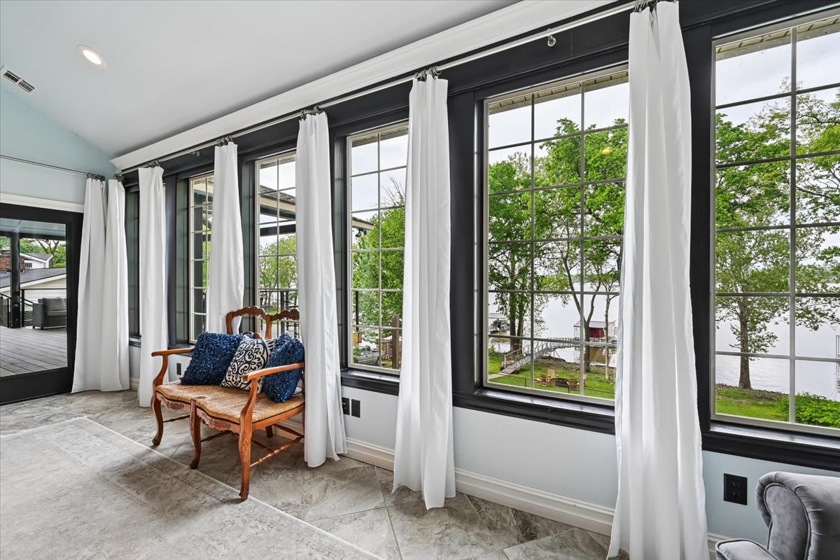 Master Suite with amazing lake views!