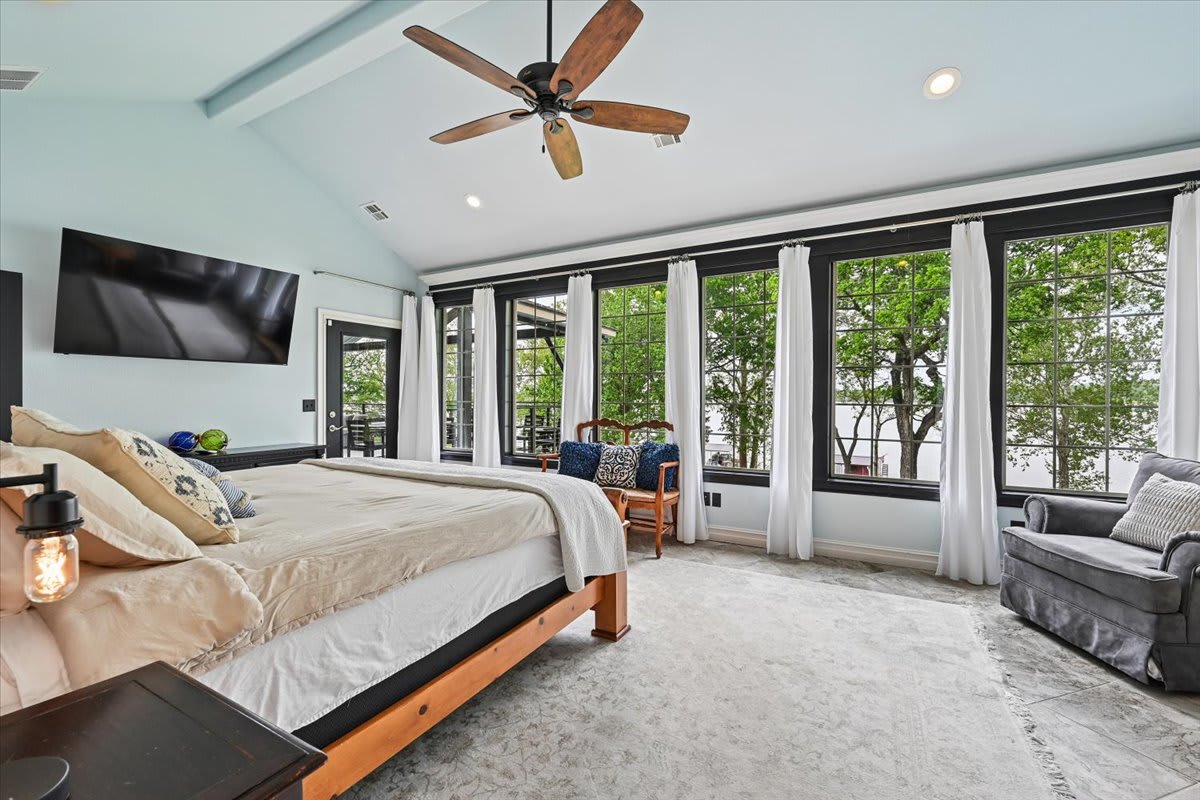 Master Suite with amazing lake views!