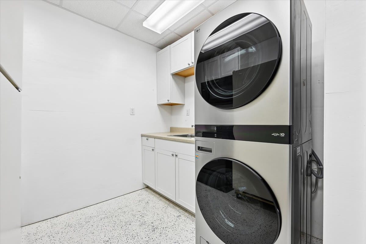Additional Laundry room/ kitchen