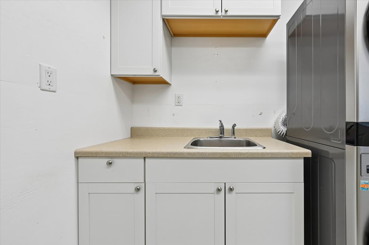 Additional Laundry room/ kitchen