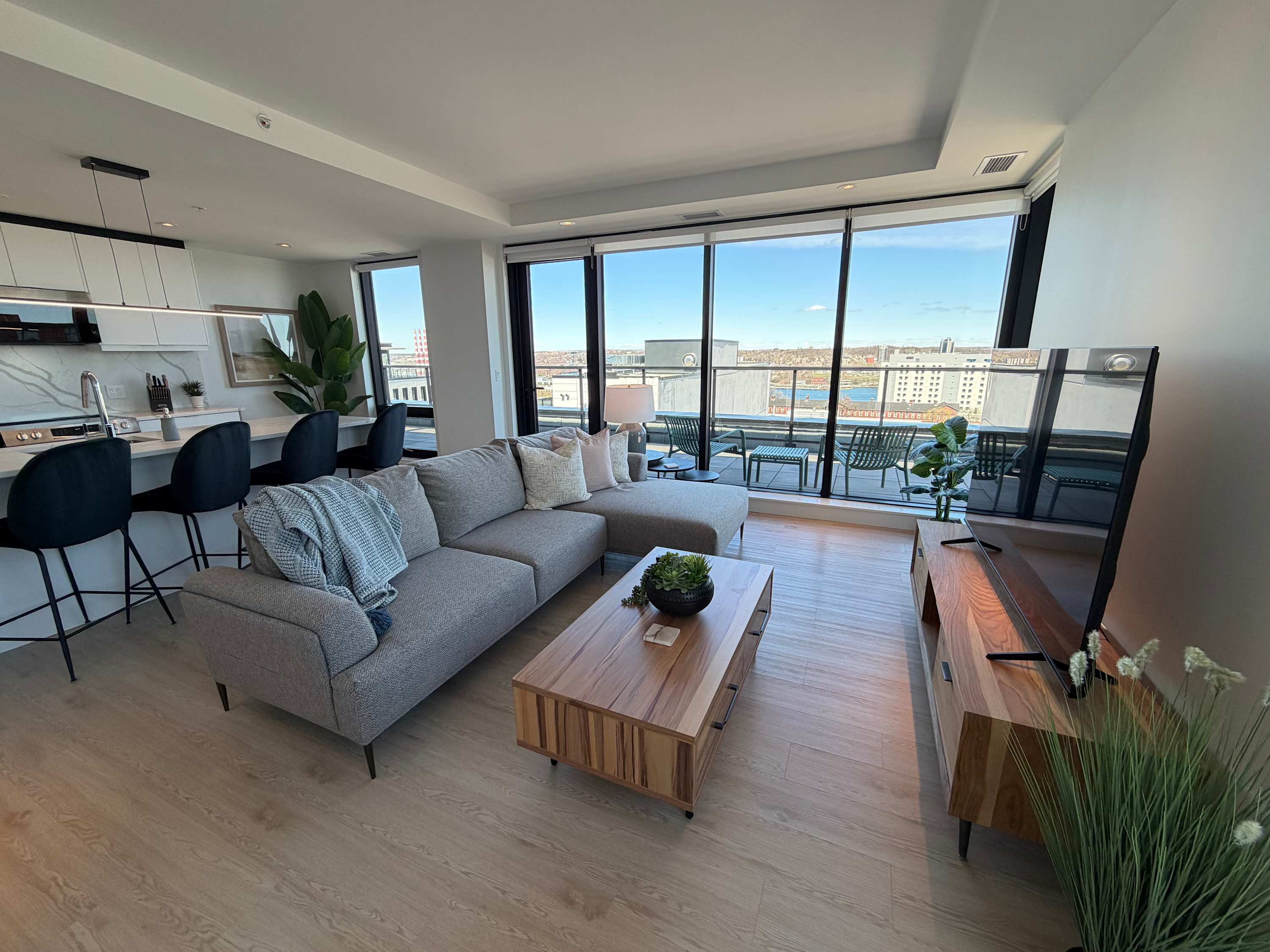 Waterview 2 BR / 2 Bath penthouse in Northend HFX.