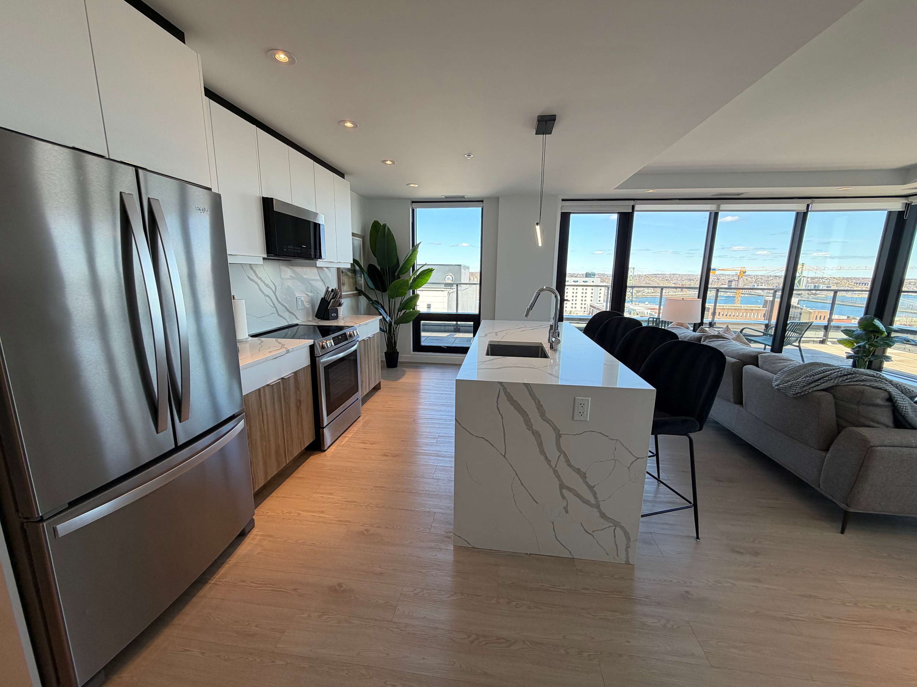 Waterview 2 BR / 2 Bath penthouse in Northend HFX.