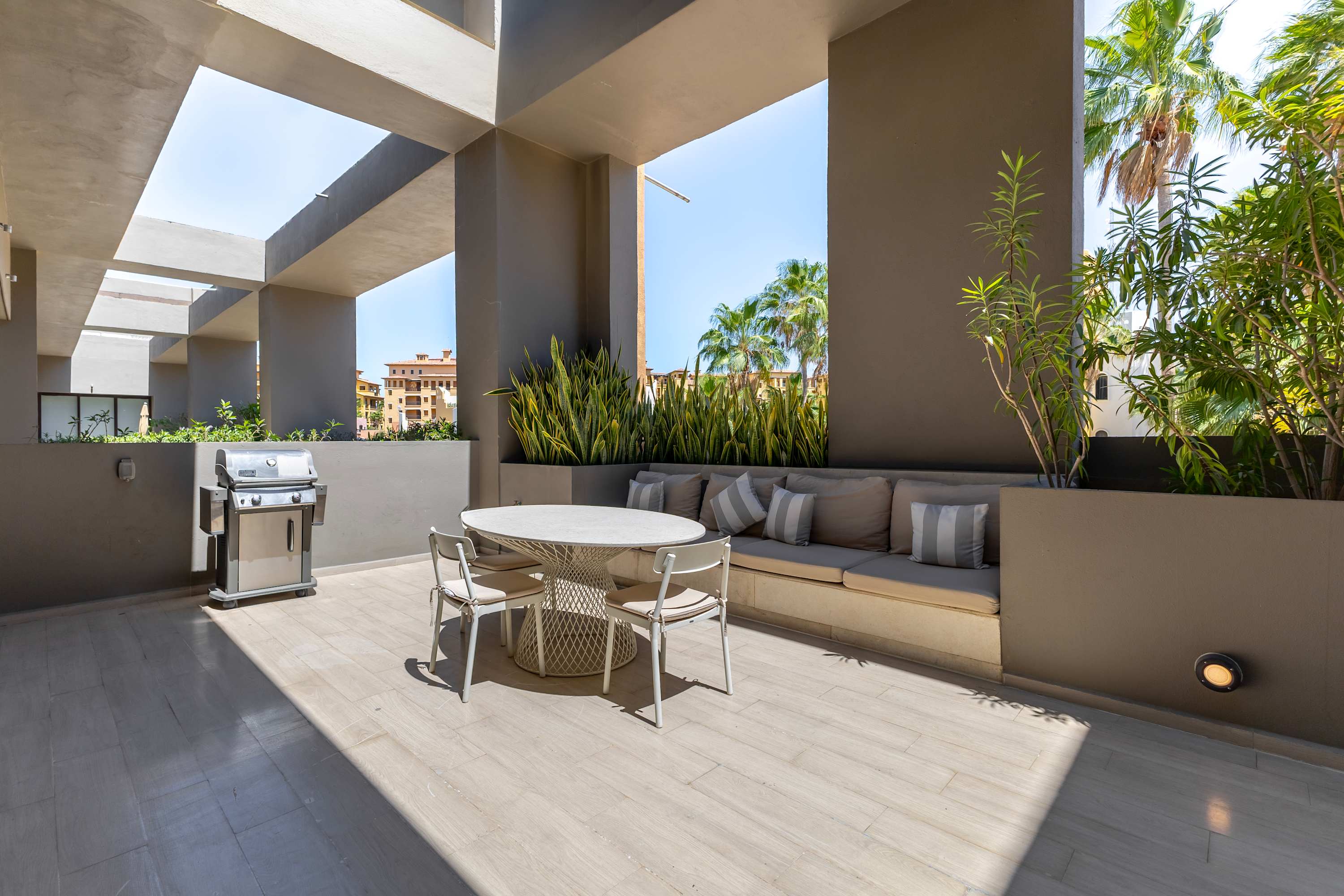 Capitalia | Paraiso Escape with Private Fitness