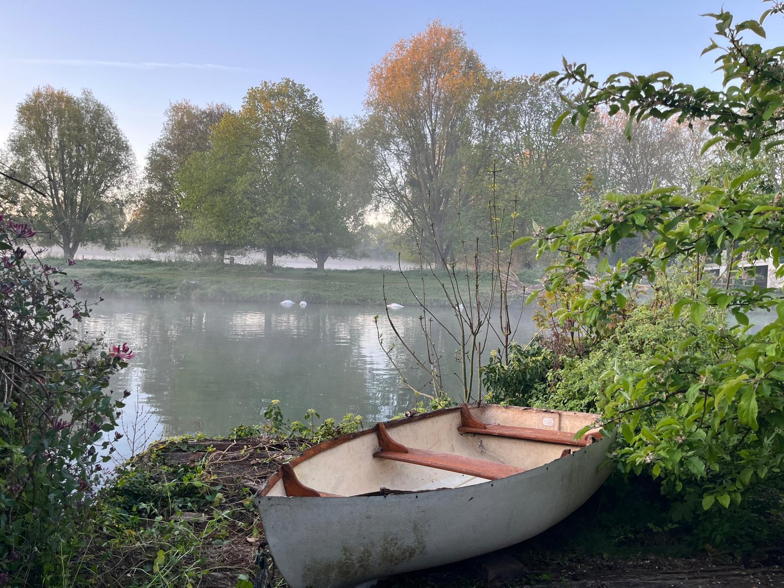 View The Boat Hole - Riverside Living in Cambridge in Water Street 20 CB4 1PA The Boat Hole - Riverside Living in Cambridge in Water Street 20 CB4 1PA - Property image 5 - VivreStays