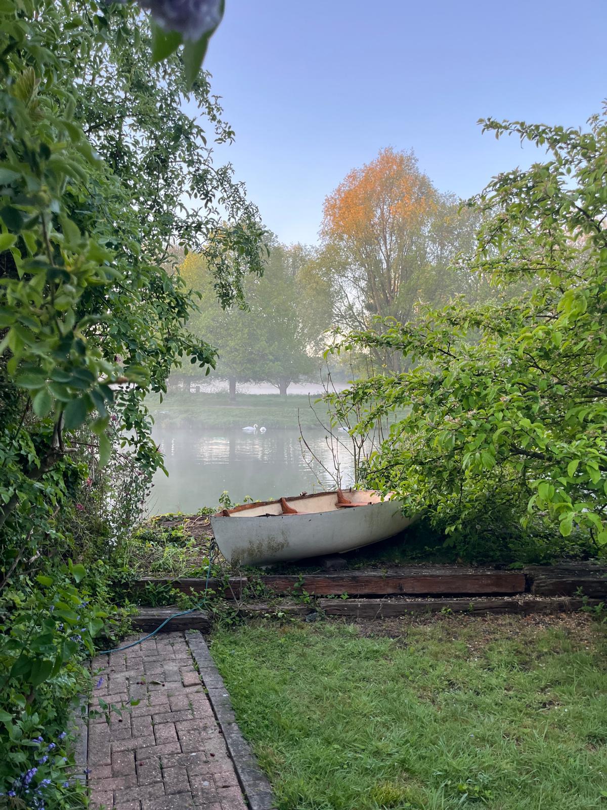 View The Boat Hole - Riverside Living in Cambridge in Water Street 20 CB4 1PA The Boat Hole - Riverside Living in Cambridge in Water Street 20 CB4 1PA - Property image 25 - VivreStays