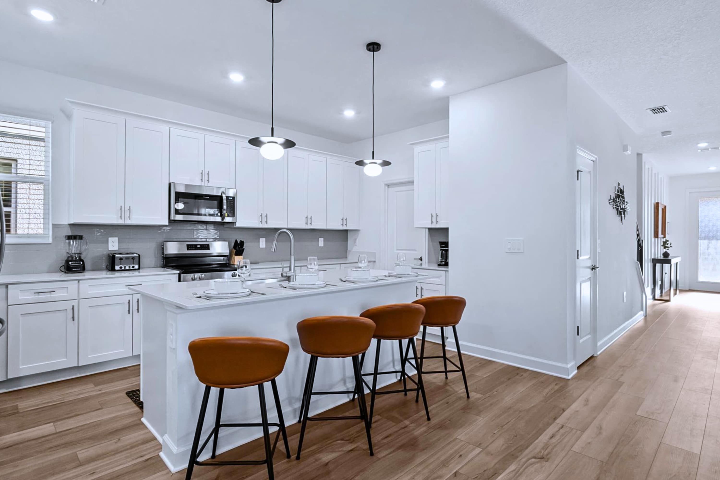 Chef’s kitchen with island seating – Fully equipped and guest-ready
