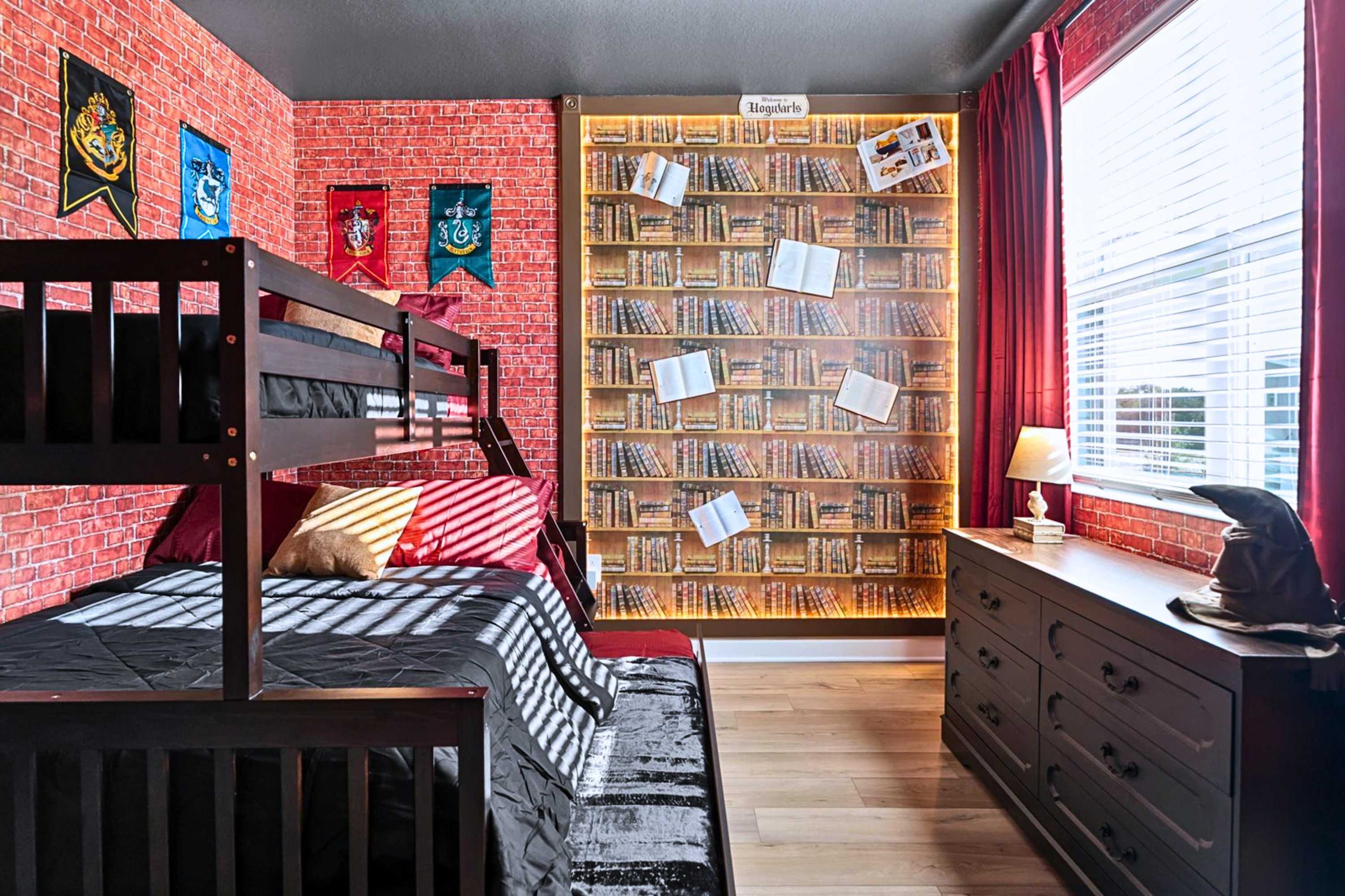 Hogwarts themed bedroom – A unique and vibrant space designed for memorable stays