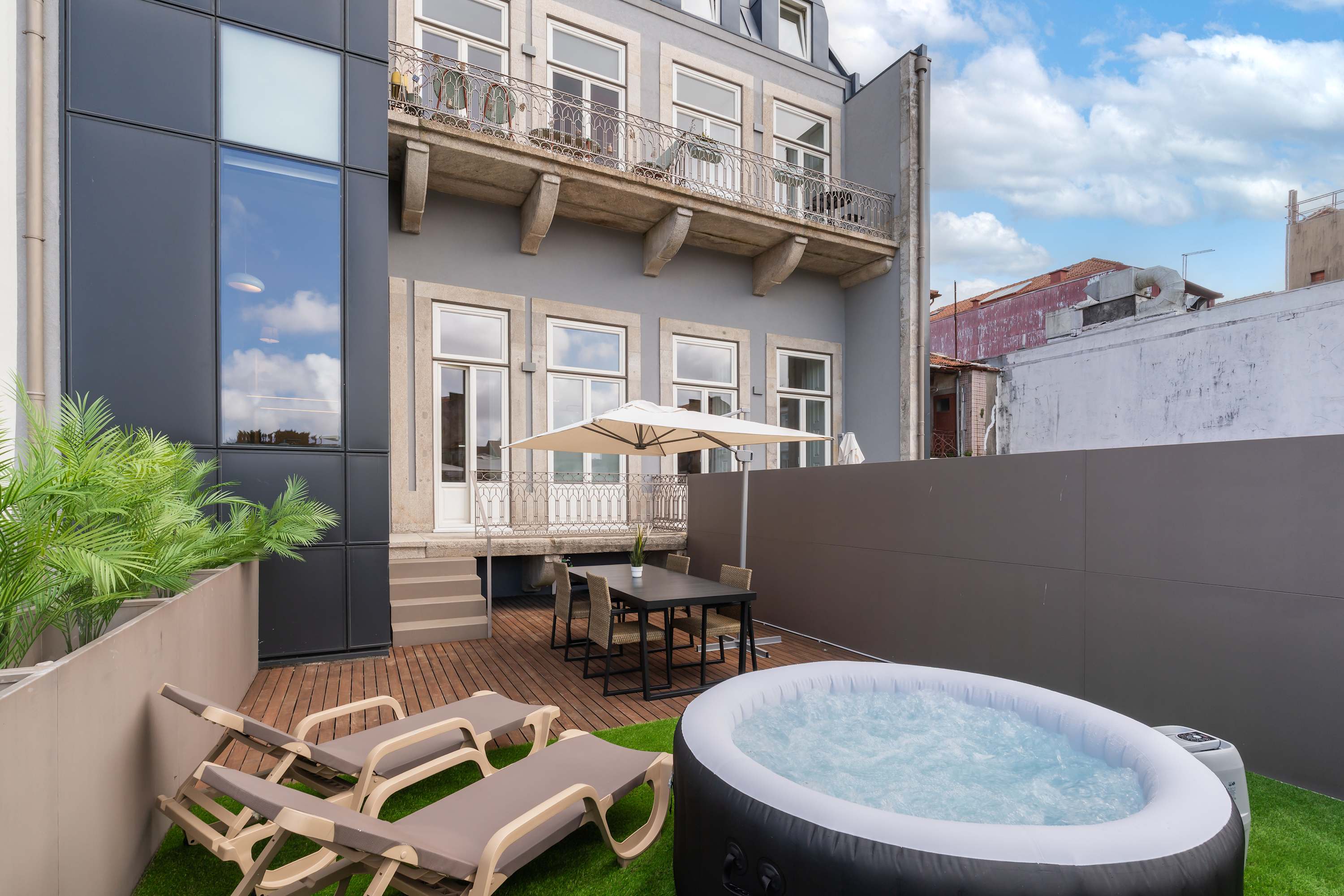 3 Apartments in Porto by HostWise