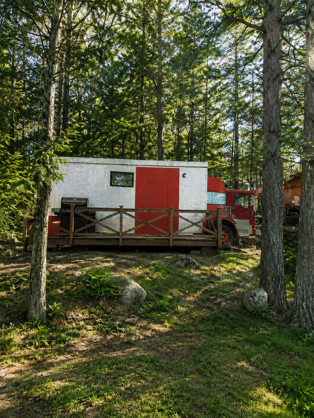 Unique Fire Truck Cabin in Parry Sound #50
