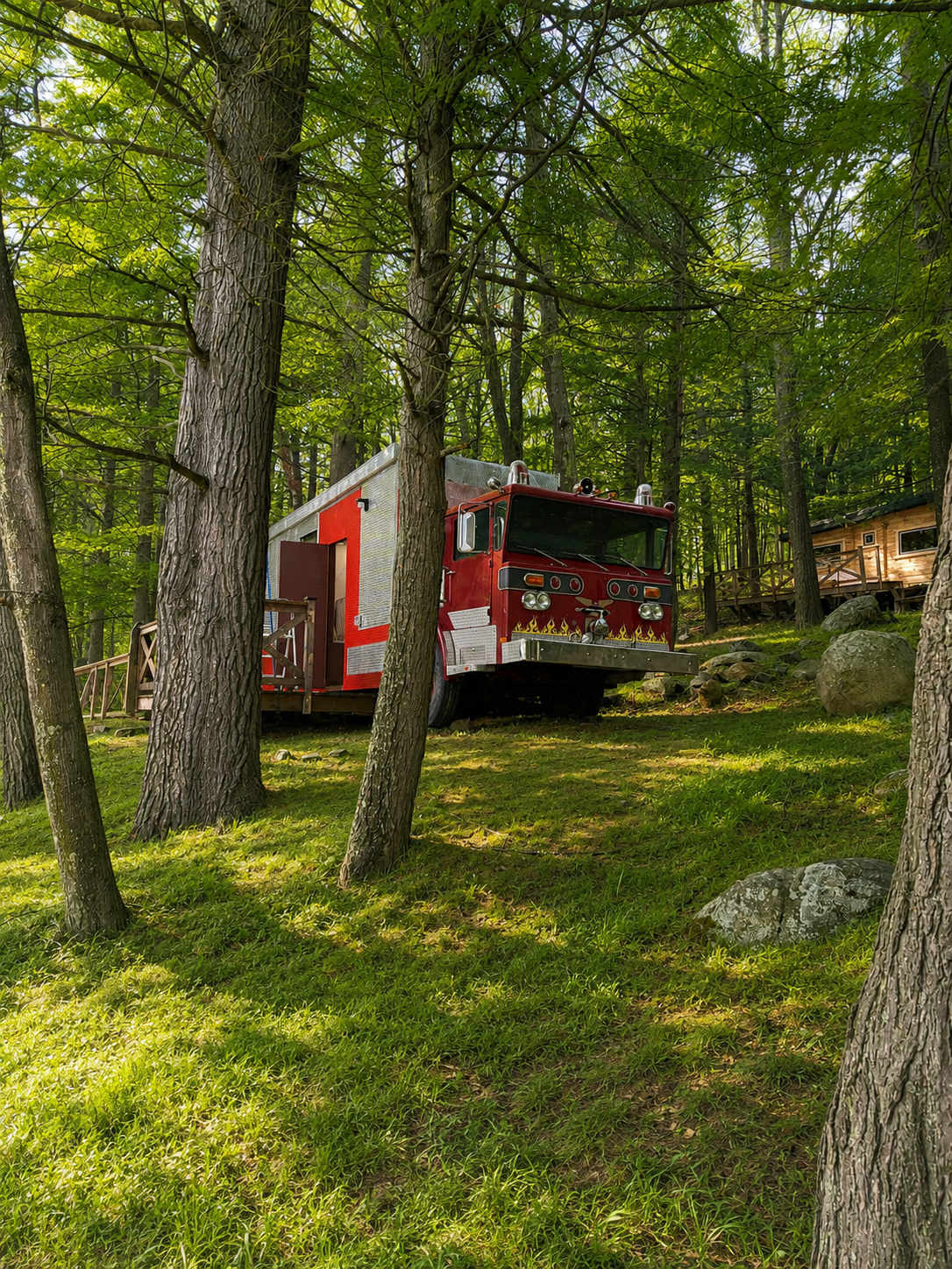 Unique Fire Truck Cabin in Parry Sound #50
