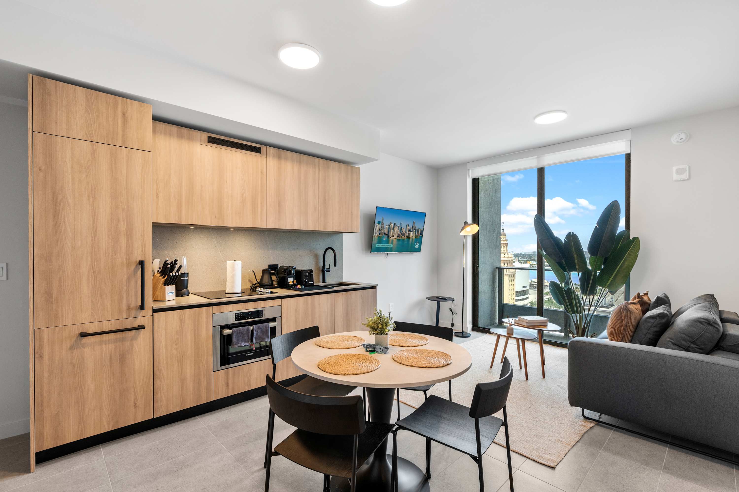 Near FIFA Fan Fest | Chic 1BR | Pool  & Hot Tub