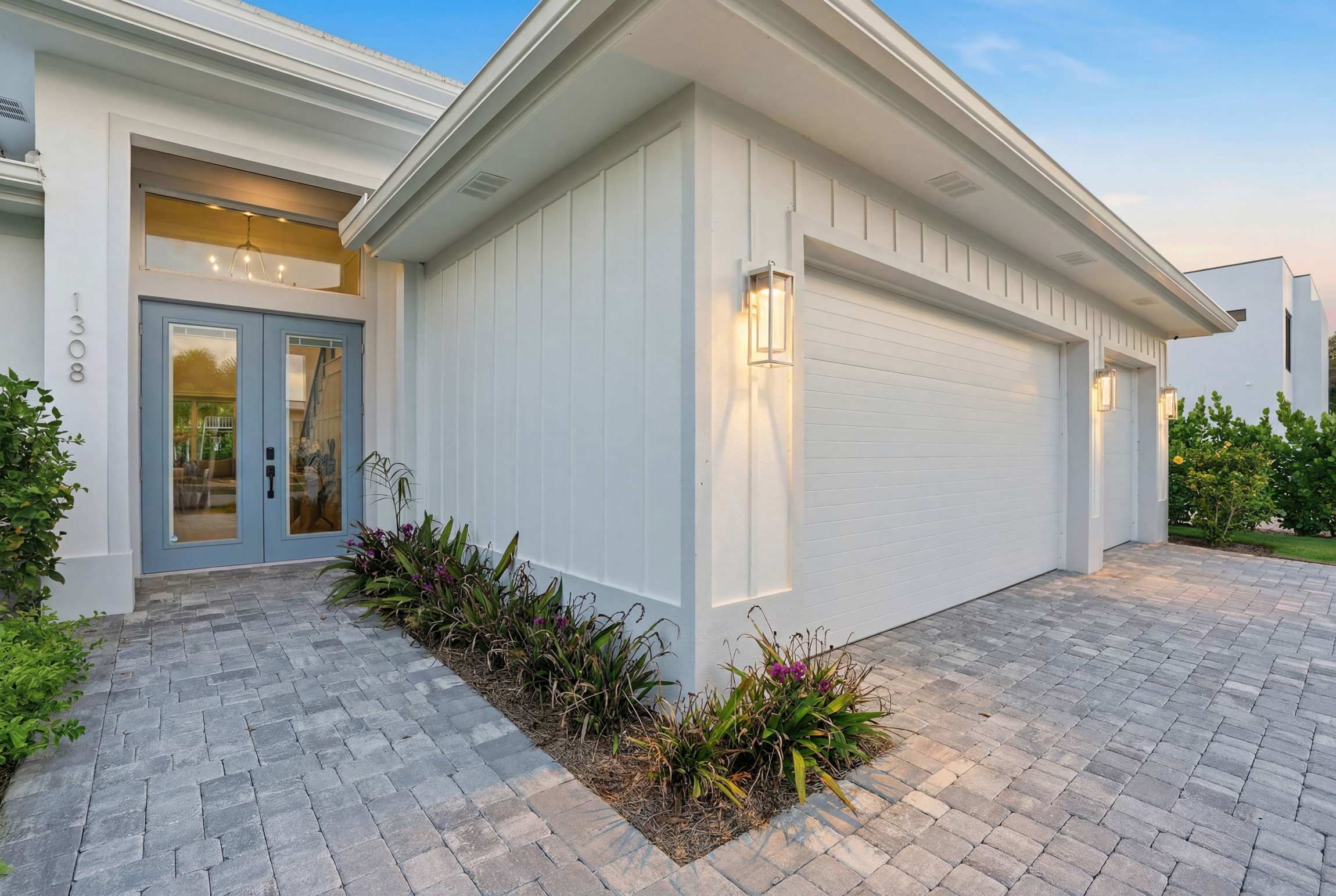 Central Naples Luxury Pool Spa and Prime Location | Photo 53