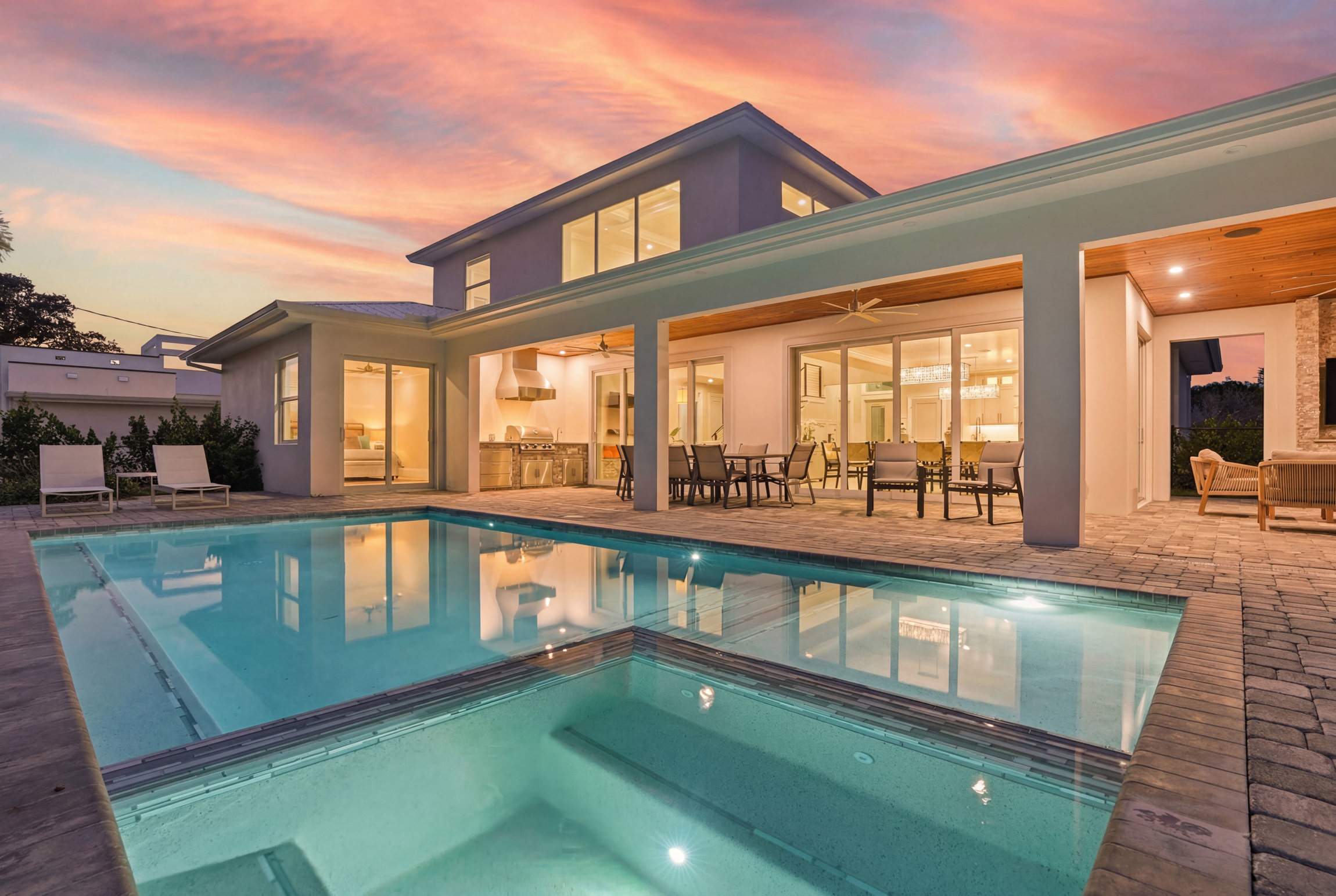 Central Naples Luxury Pool Spa and Prime Location