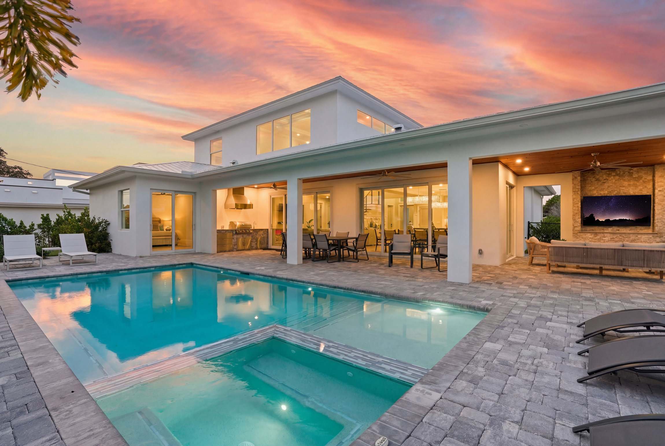 Central Naples Luxury Pool Spa and Prime Location | Photo 7